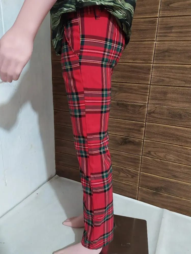 Japanese Brand Tommy Hilfiger Red Check Nice design pants no back pocket Size US 29 - 13 Thumbnail
