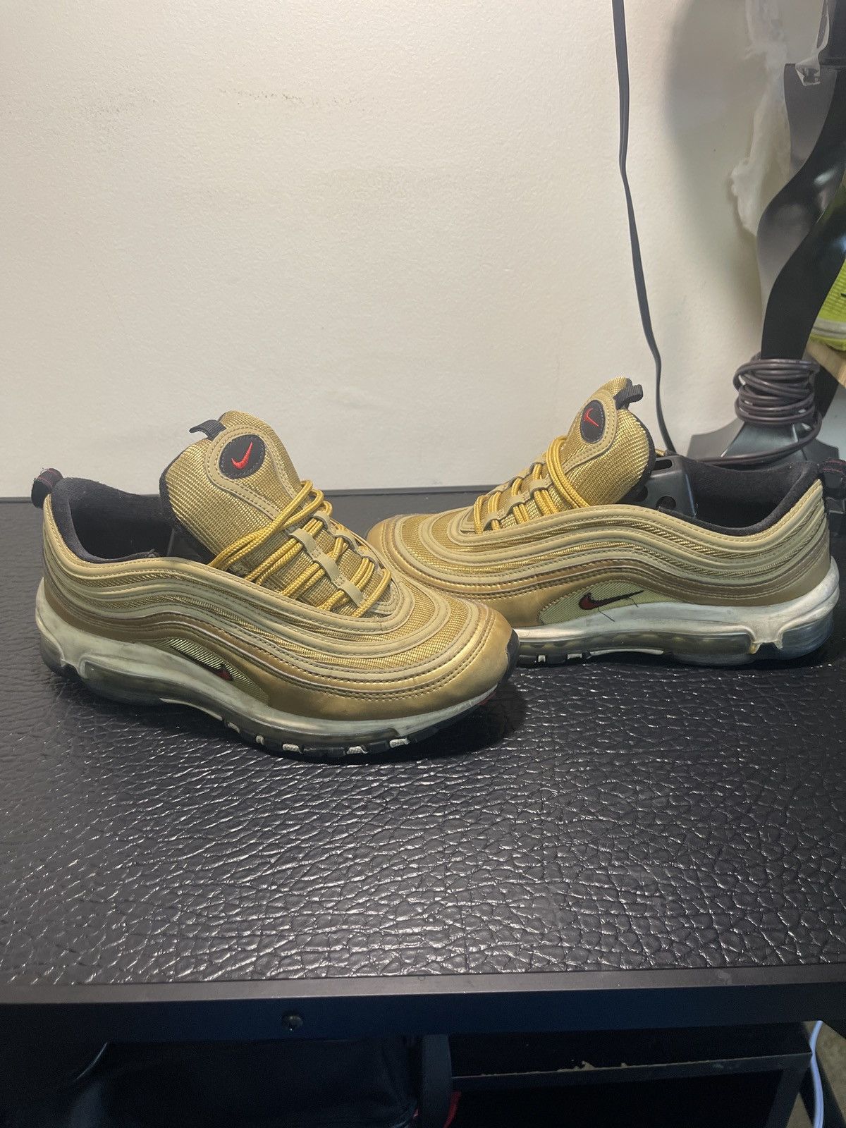 Nike Nike Air Max gold Size US 8.5 / EU 41-42 - 2 Thumbnail