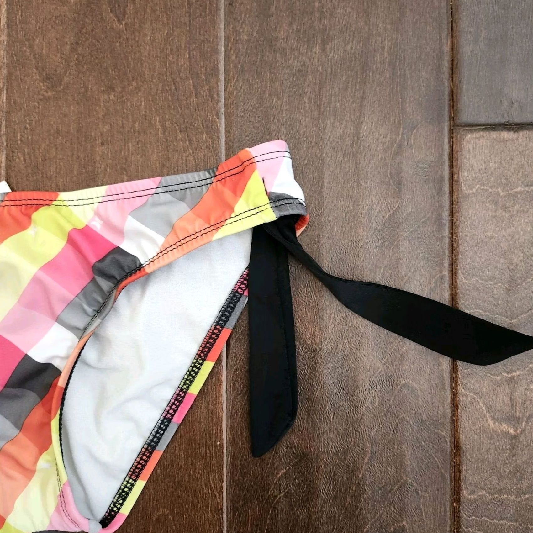 Hurley Hurley Women's Bikini Bottoms Plaid - Petite P Multicolor Spandex Polyester Hand Wash Only Hipster Beach 90s? Size 28" / US 6 / IT 42 - 4 Thumbnail