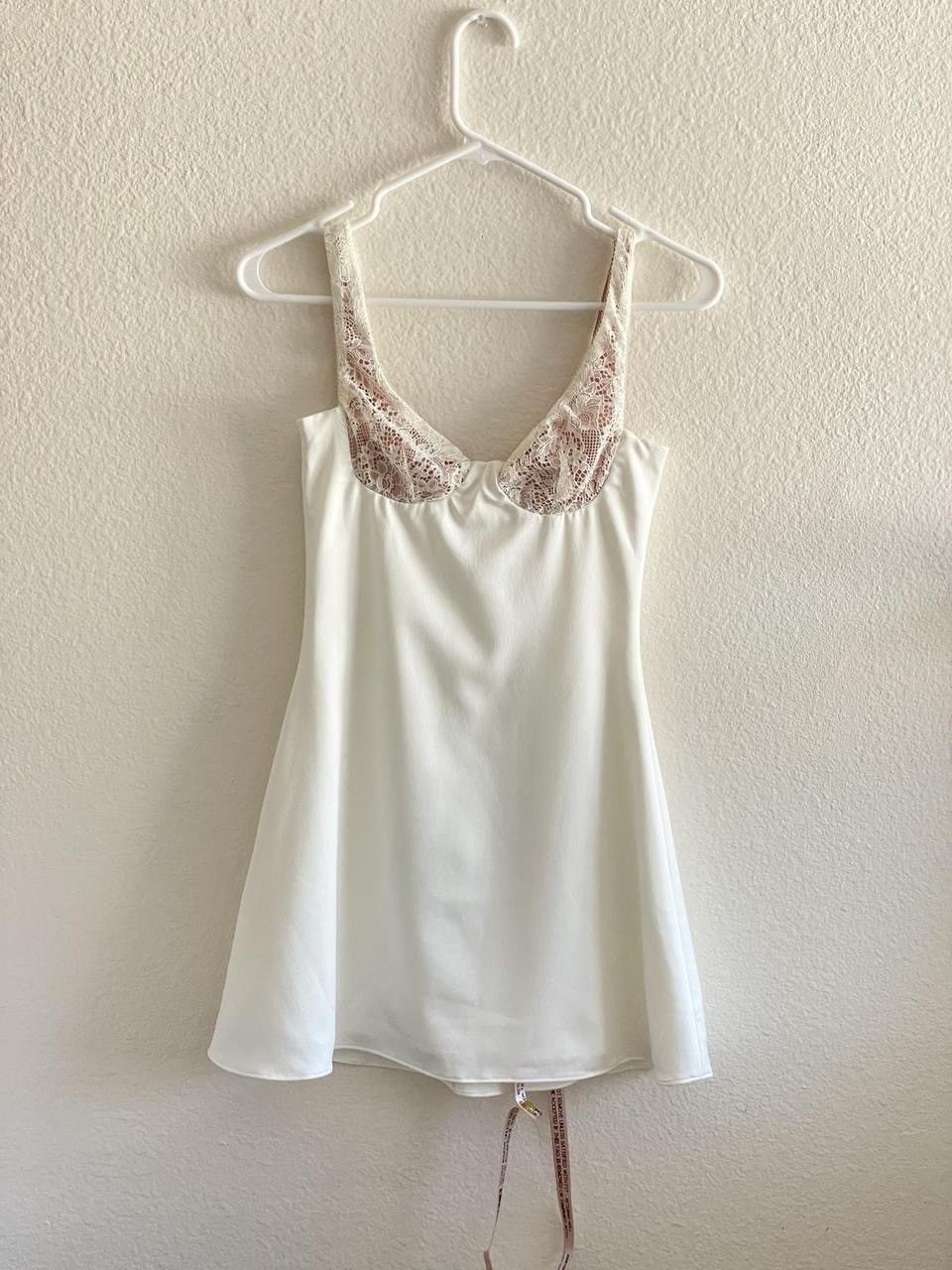 House of CB house of cb ivory cassandra satin and lace mini dress XS NWT Size XS / US 0-2 / IT 36-38 - 2 Thumbnail