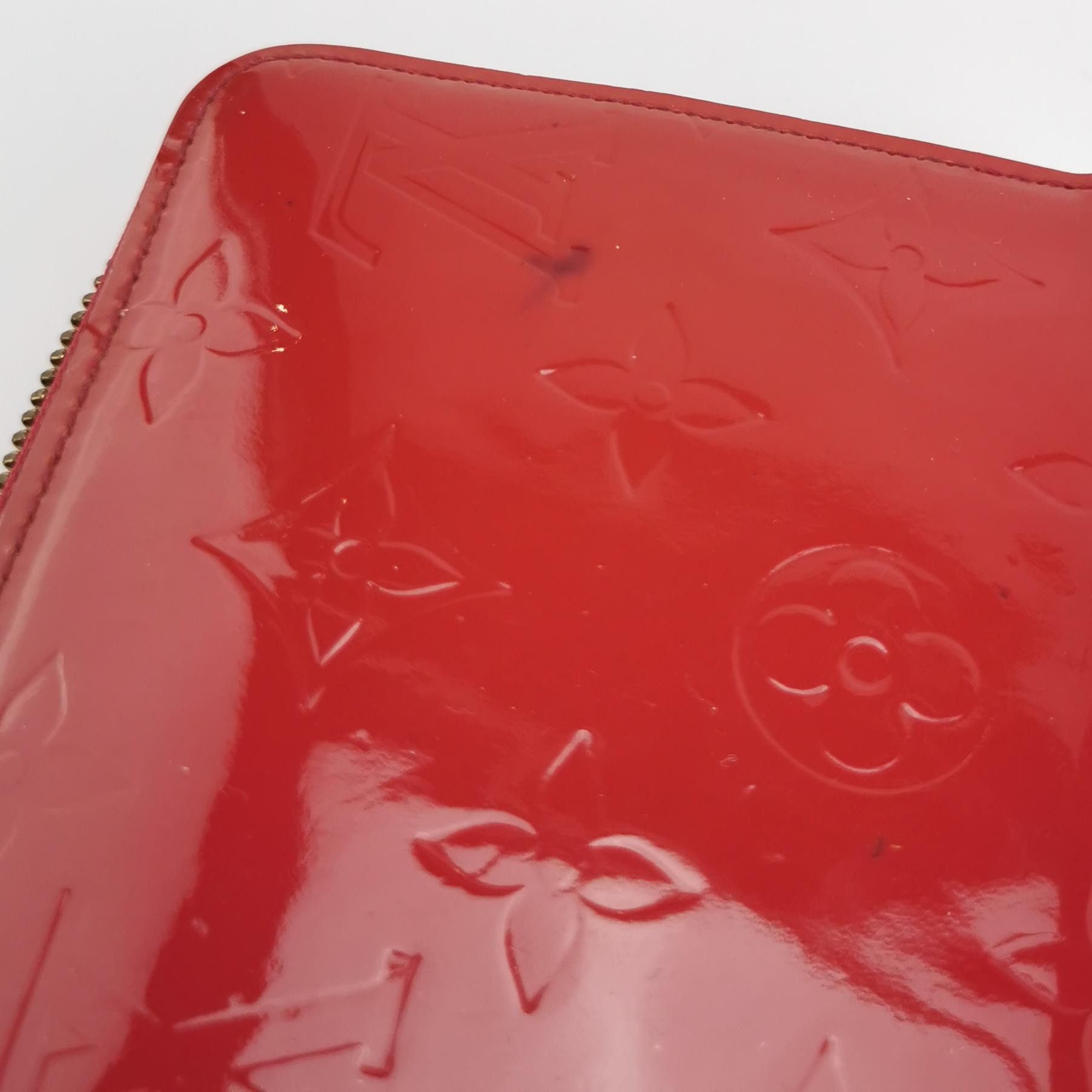 Louis Vuitton Louis Vuitton (LV) Zippy patent leather embossed monogram z Size ONE SIZE - 9 Thumbnail