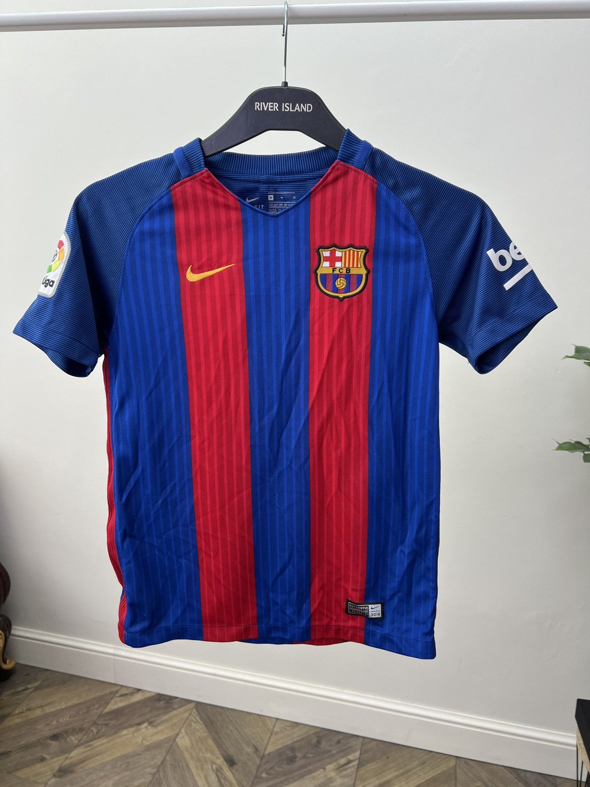 Nike Vintage Barcelona Kids 16/17 Home Jersey Size US XXS / EU 40 - 1 Thumbnail