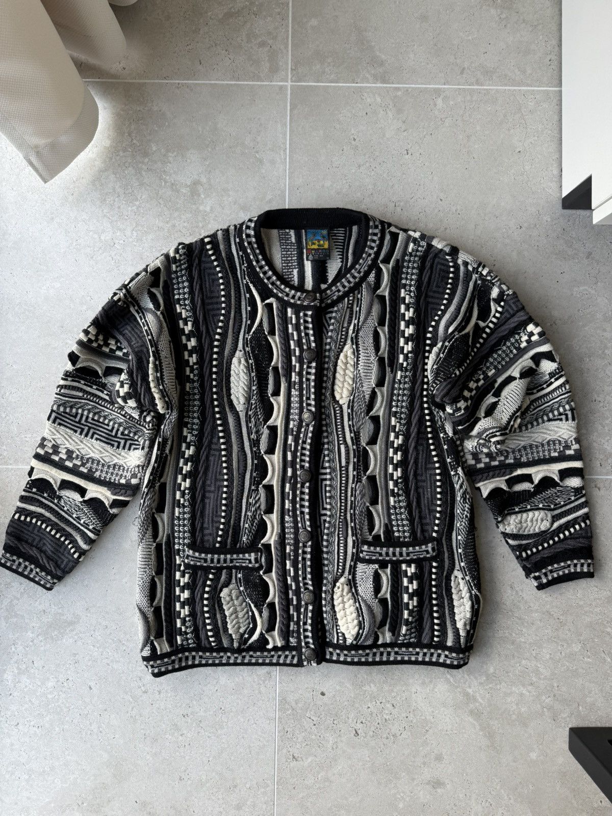 Vintage Vintage Emaroo Navajo Tribal Sweatshirt Pullover L Size Size US M / EU 48-50 / 2 - 1 Thumbnail