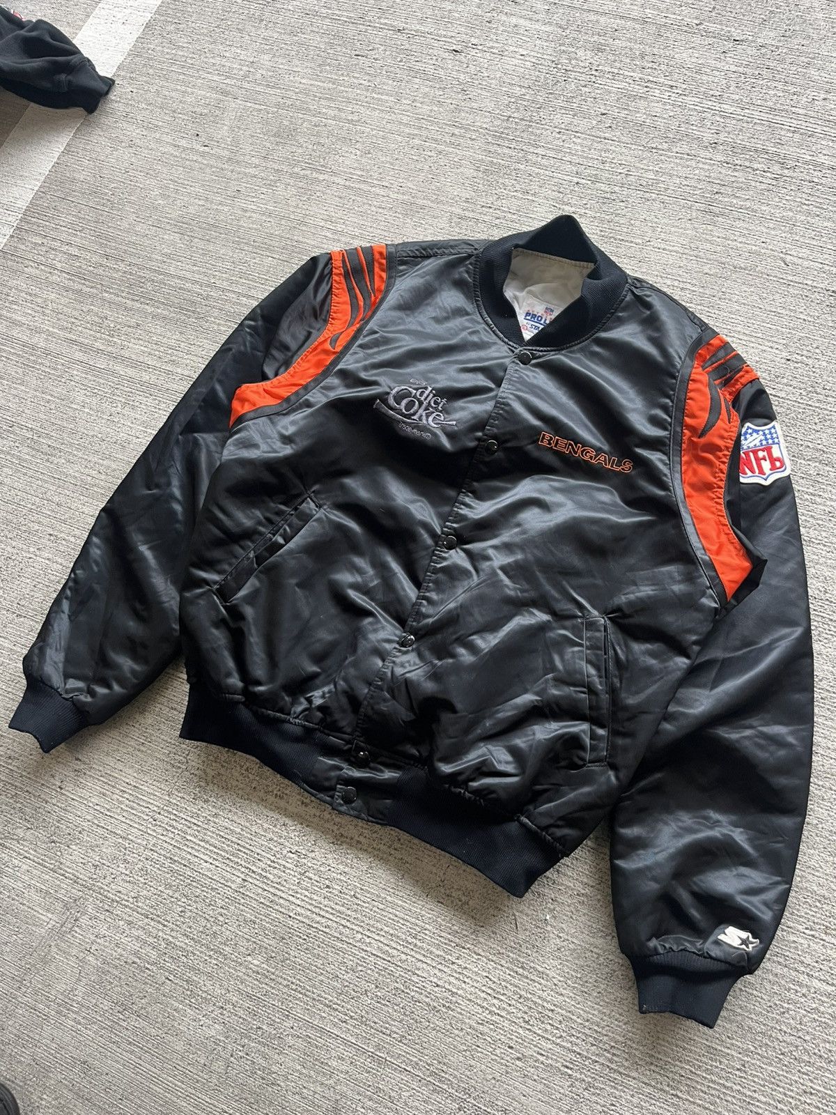 NFL Rare Vintage 90s Cincinnati Bengals x Coca Cola Satin Jacket Size US XL / EU 56 / 4 - 2 Thumbnail