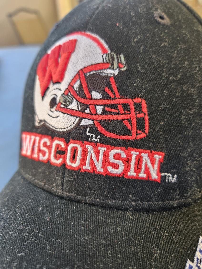 Other Wisconsin Badgers Big Ten Insignia Hat Size ONE SIZE - 2 Thumbnail