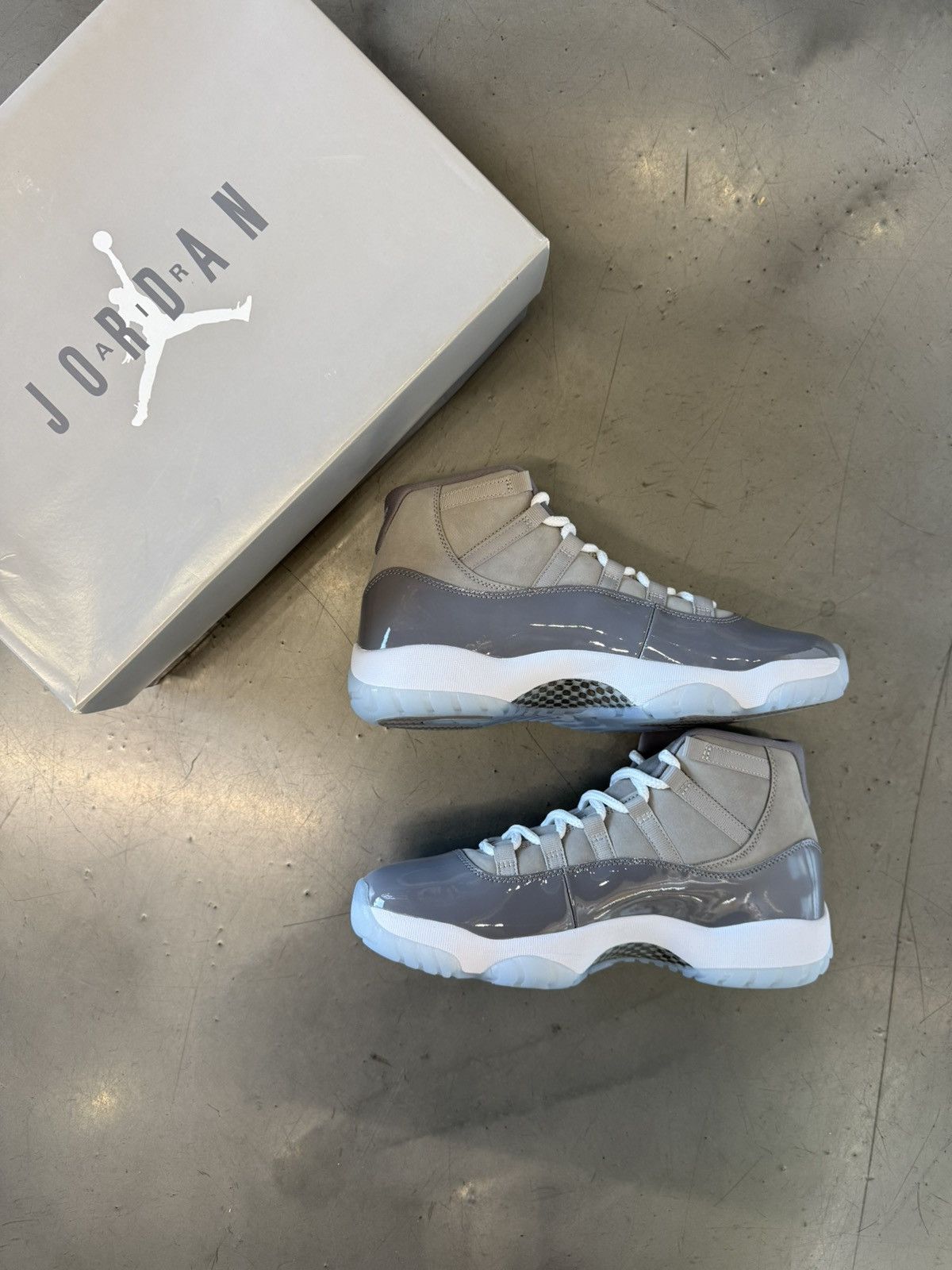 Jordan Brand × Nike Jordan 11 Cool Grey Size US 10.5 / EU 43-44 - 2 Thumbnail