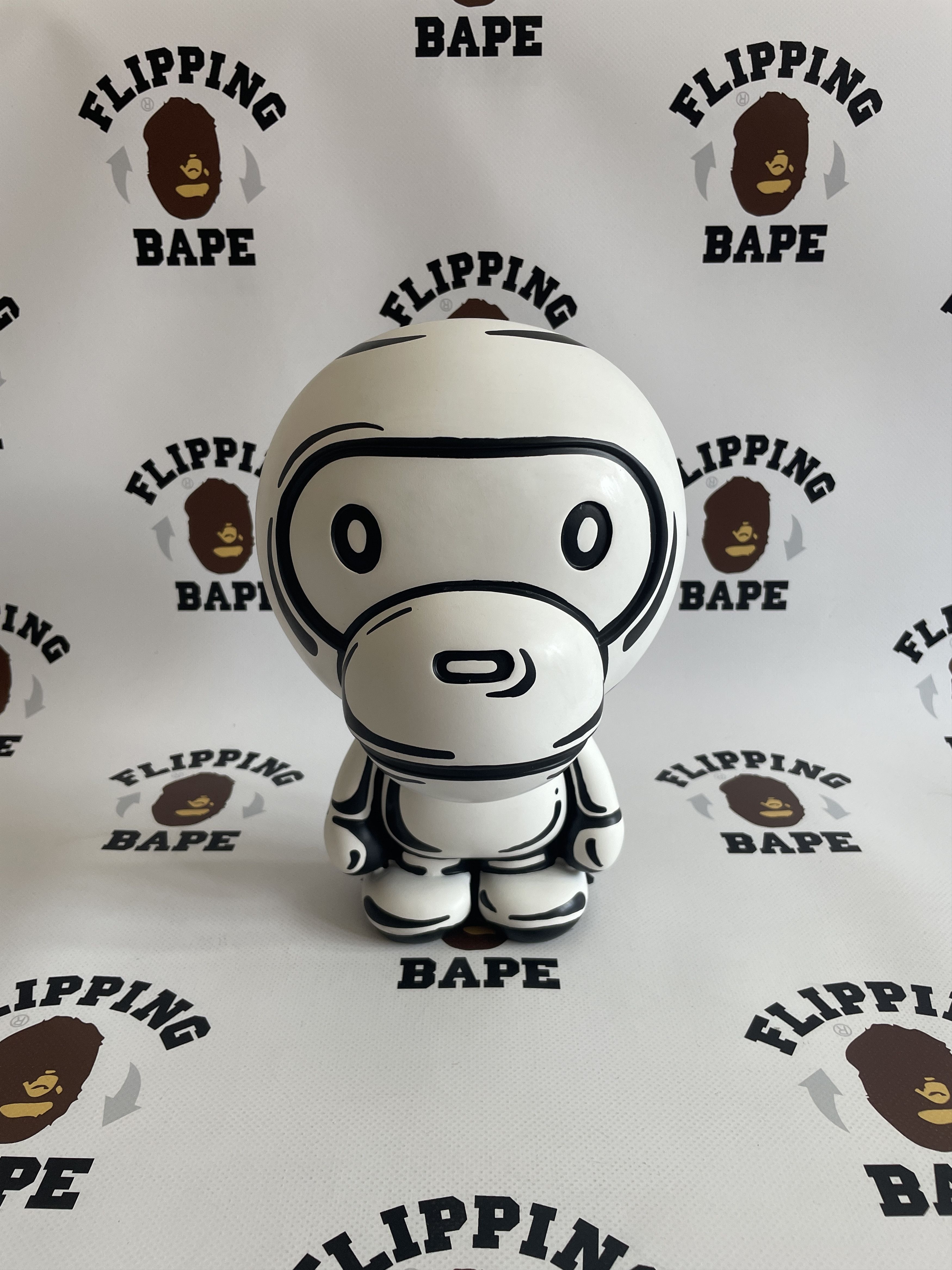 Bape × Joshua Vides BAPE X JOSHUA VIDES BABY MILO FIGURE - EDITION
