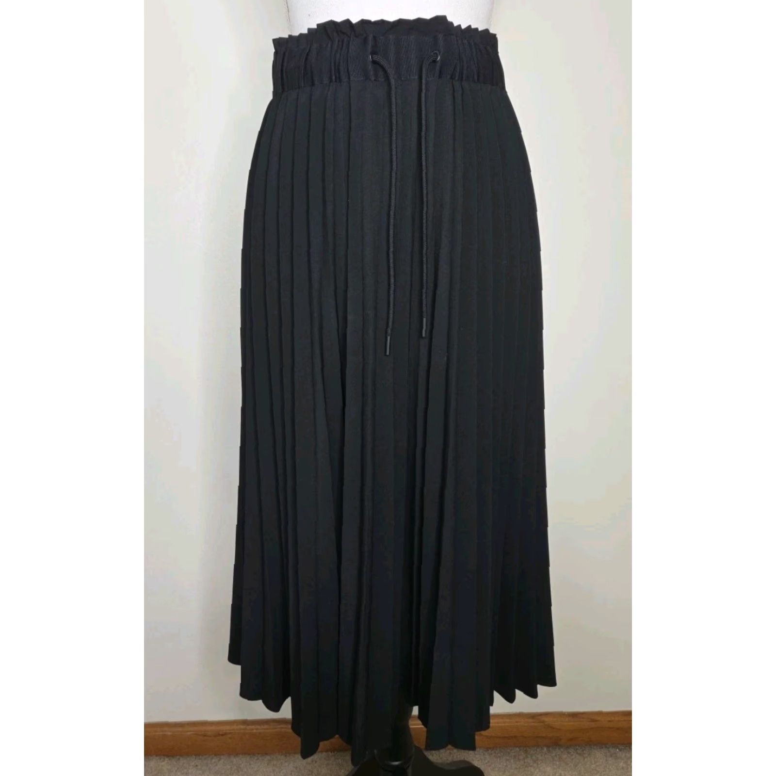 Athleta Athleta Women's Skirt XS Black Knee Length Pleated A-Line Midi Hayes Size 26" / US 2 / IT 38 - 2 Thumbnail