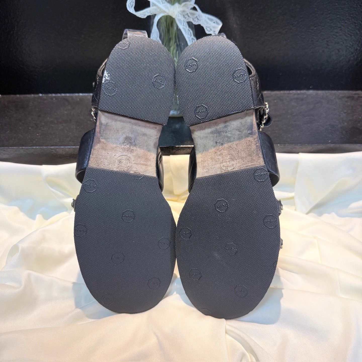 Chanel CHANEL Women's Double C Litchi Chain Sandal 37 95New Size US 6.5 / IT 36.5 - 6 Thumbnail
