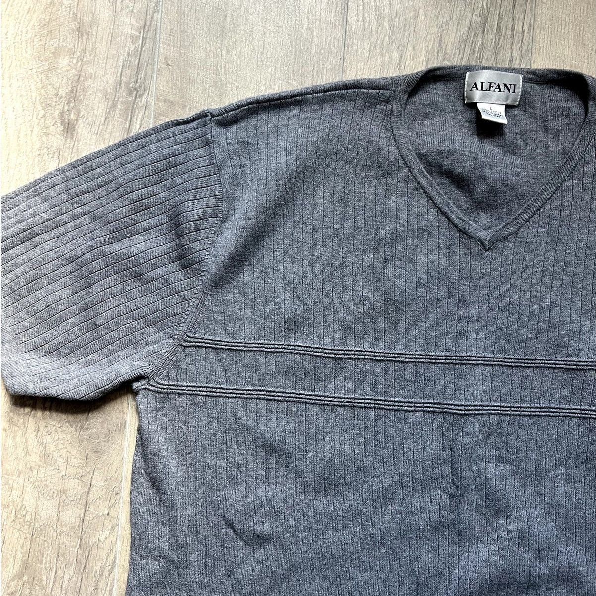 Alfani Grey Knit Short Sleeve V-neck Tee Size US L / EU 52-54 / 3 - 4 Thumbnail