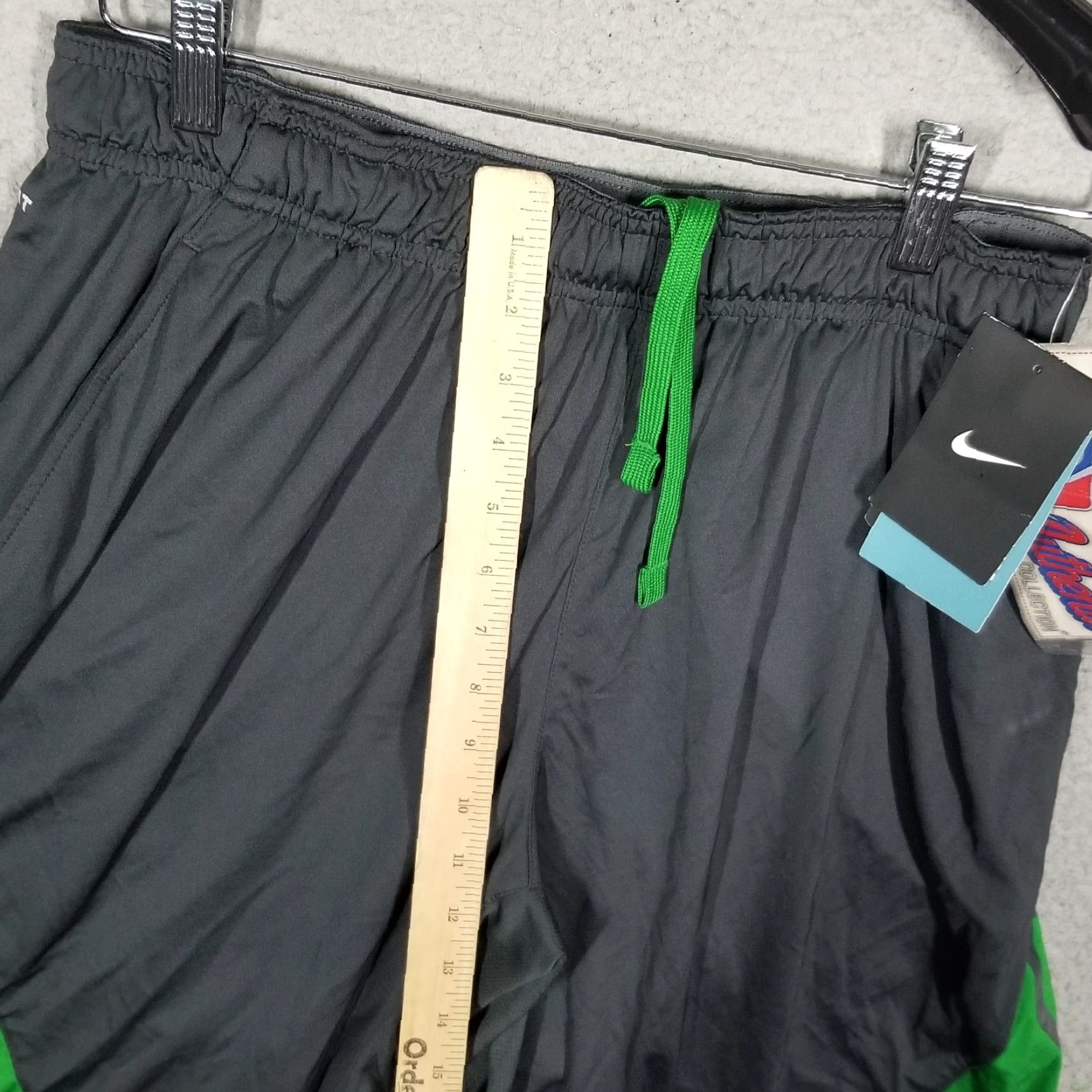 Nike NIKE Dri-Fit Baseball Shorts Gray Green Colorblock 13" Inseam Pockets Adult Large Mens Size US 33 - 7 Thumbnail
