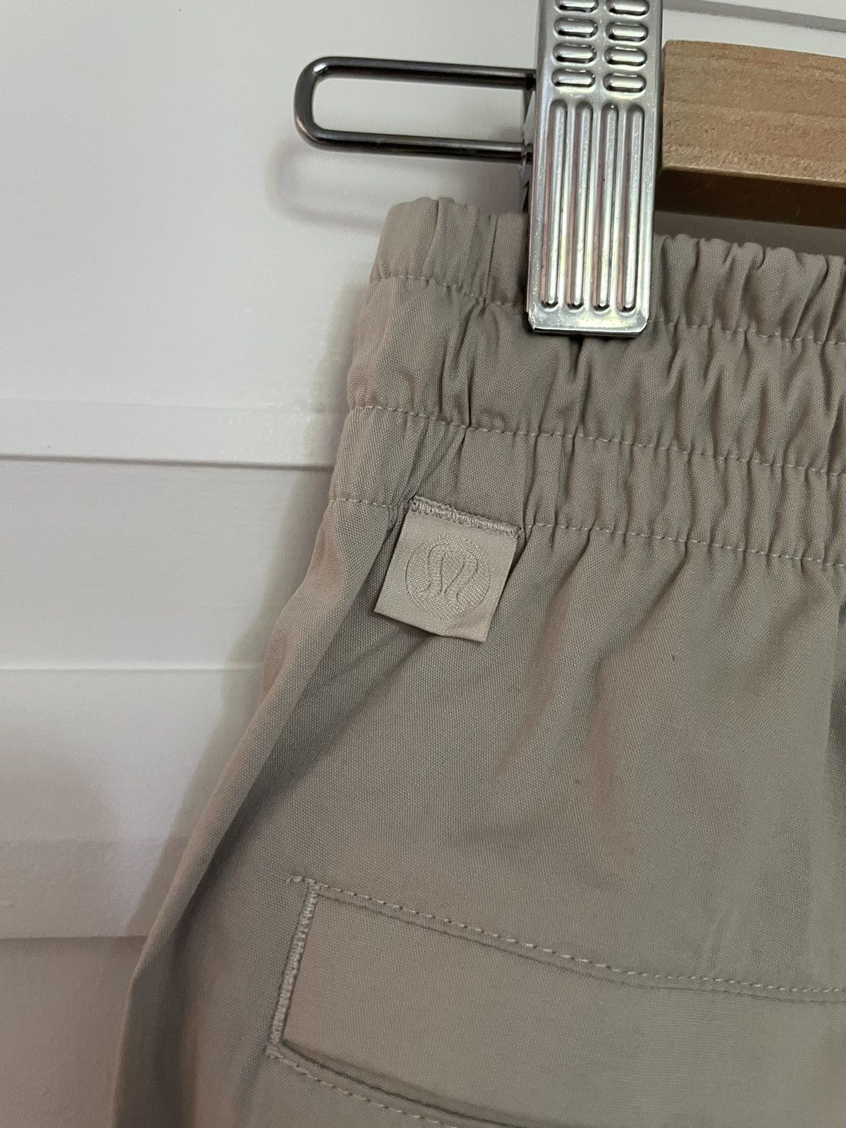 Lululemon Lululemon men’s poplin relaxed fit pants Size US 28 / EU 44 - 3 Thumbnail