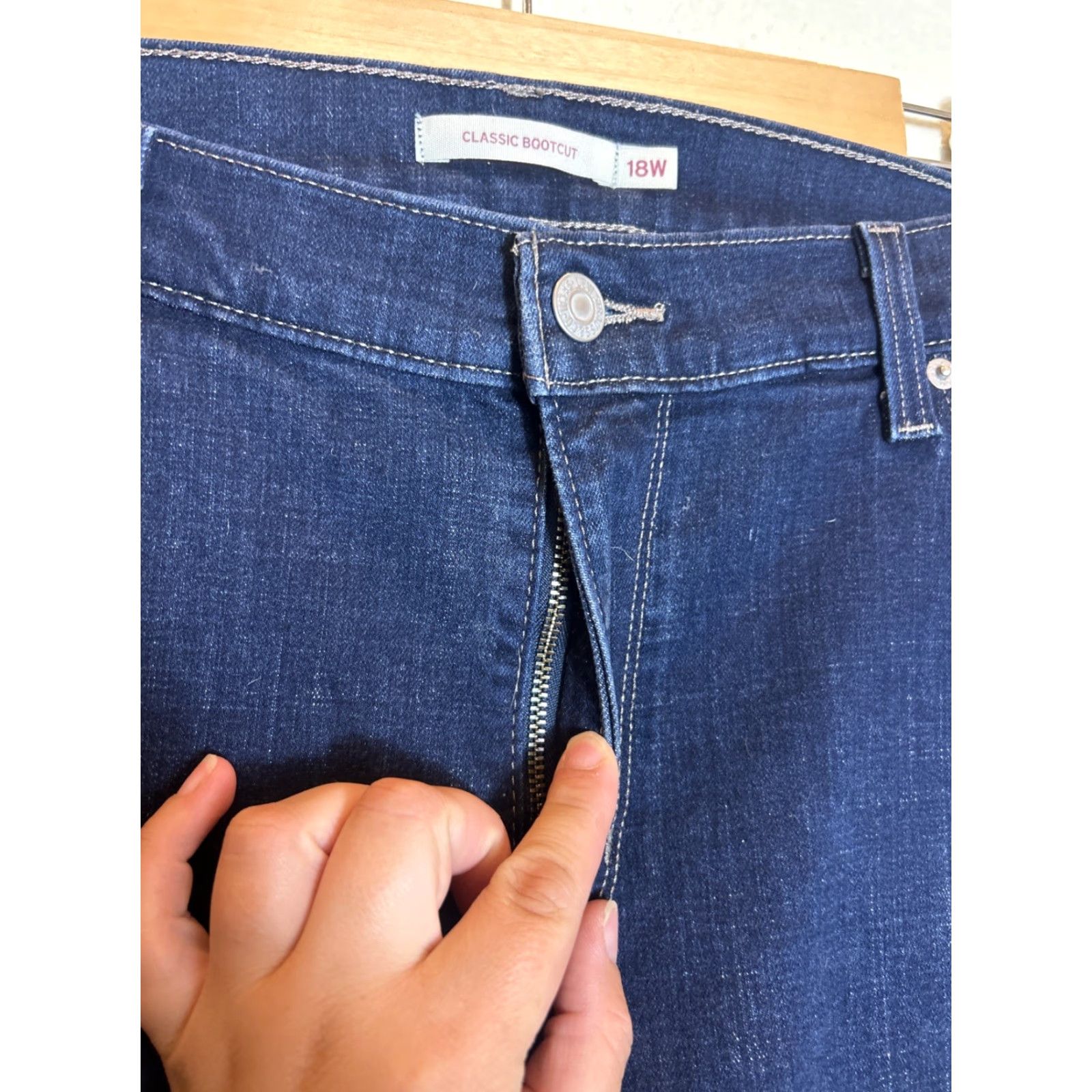 Levi's Levi's Jeans Bootcut Women Size 18 Dark Wash 38x29 Blue Size 26" / US 2 / IT 38 - 5 Thumbnail