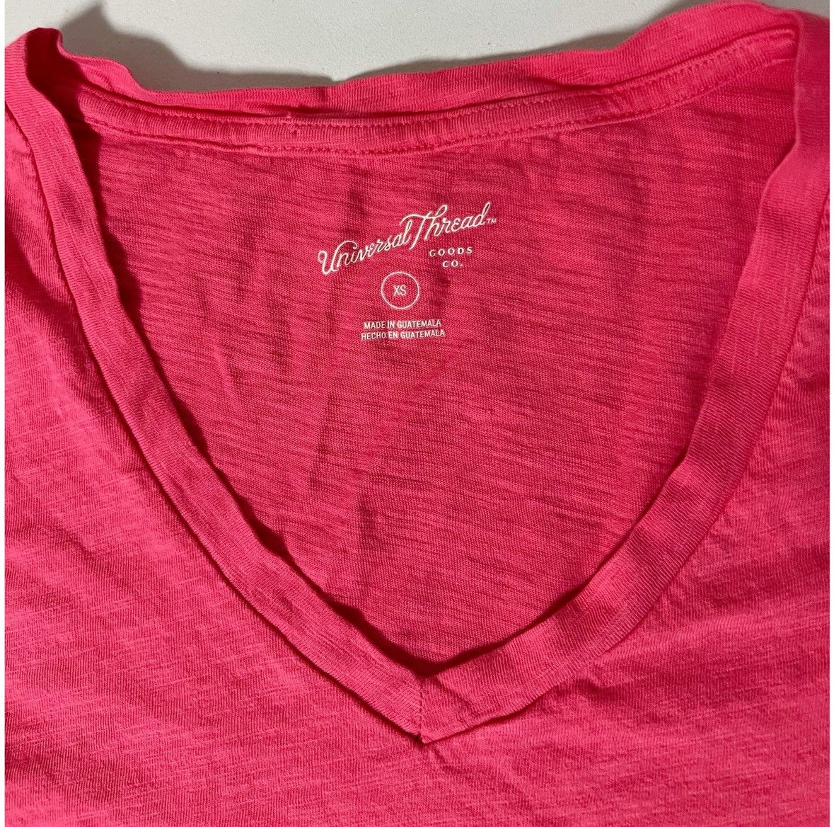 Universal Studios Universal Thread Hot Pink V-Neck T-Shirt Top Tee Size XS 🩷 Size US XS / EU 42 / 0 - 4 Thumbnail