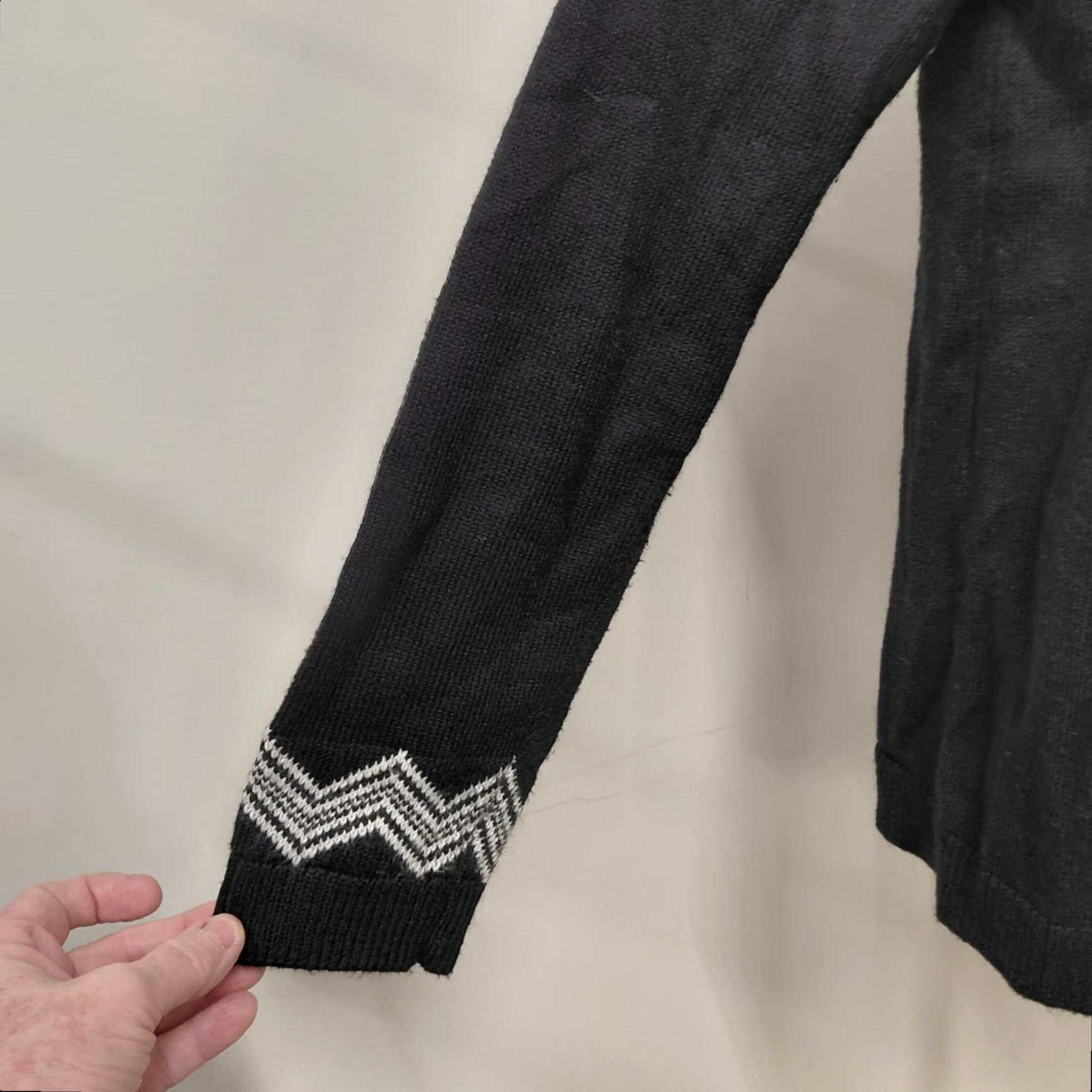 Talbots Talbots Cardigan Women’s Large Black & White Fair Isle Snowflake Knit Sweater Crew Neck Buttoned Raglan Sleeve Size L / US 10 / IT 46 - 7 Thumbnail