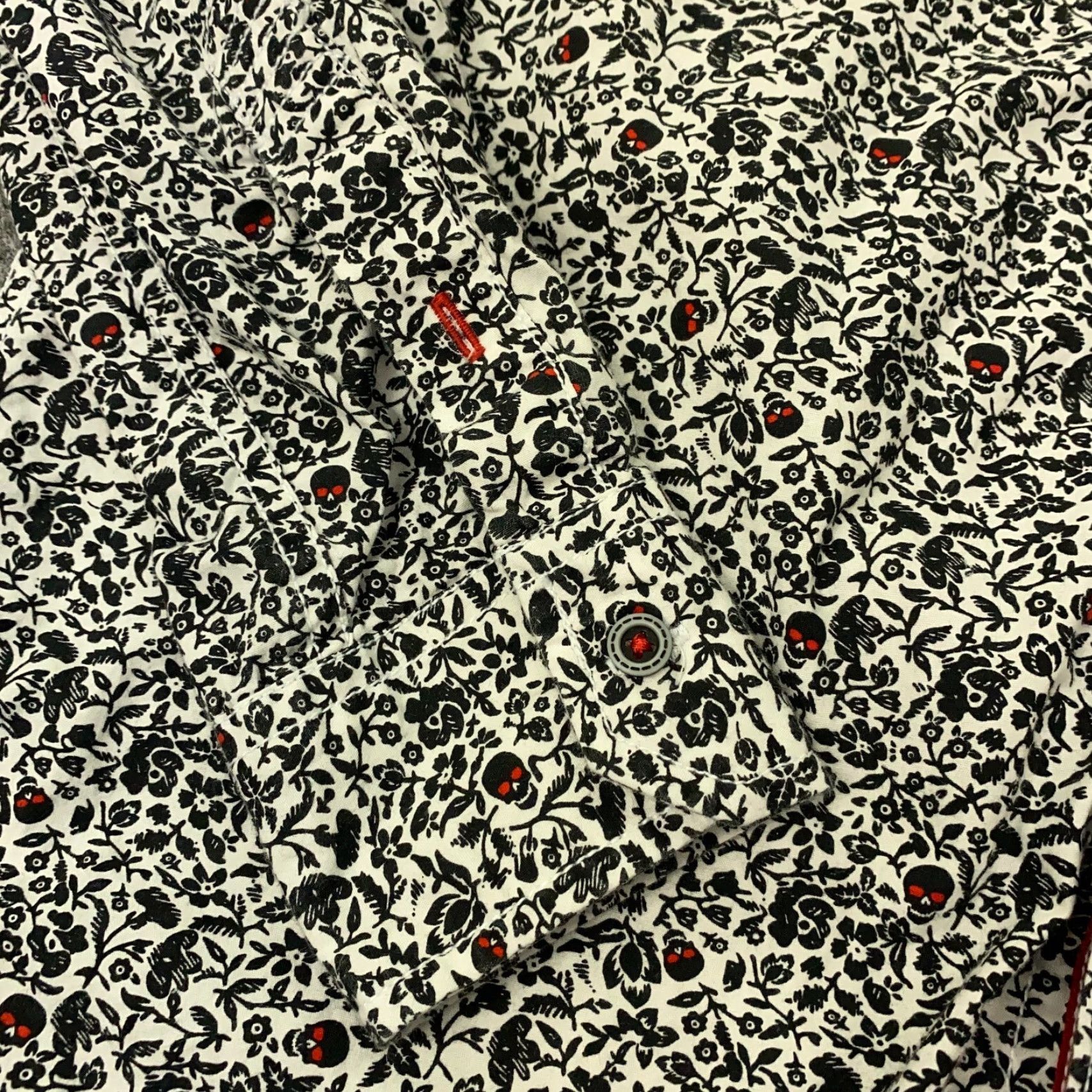 Vintage VINTAGE Geometrix By Drill Clothing Mens Shirt Small Black Slim Fit Floral Skulls AOP Size US S / EU 44-46 / 1 - 6 Thumbnail