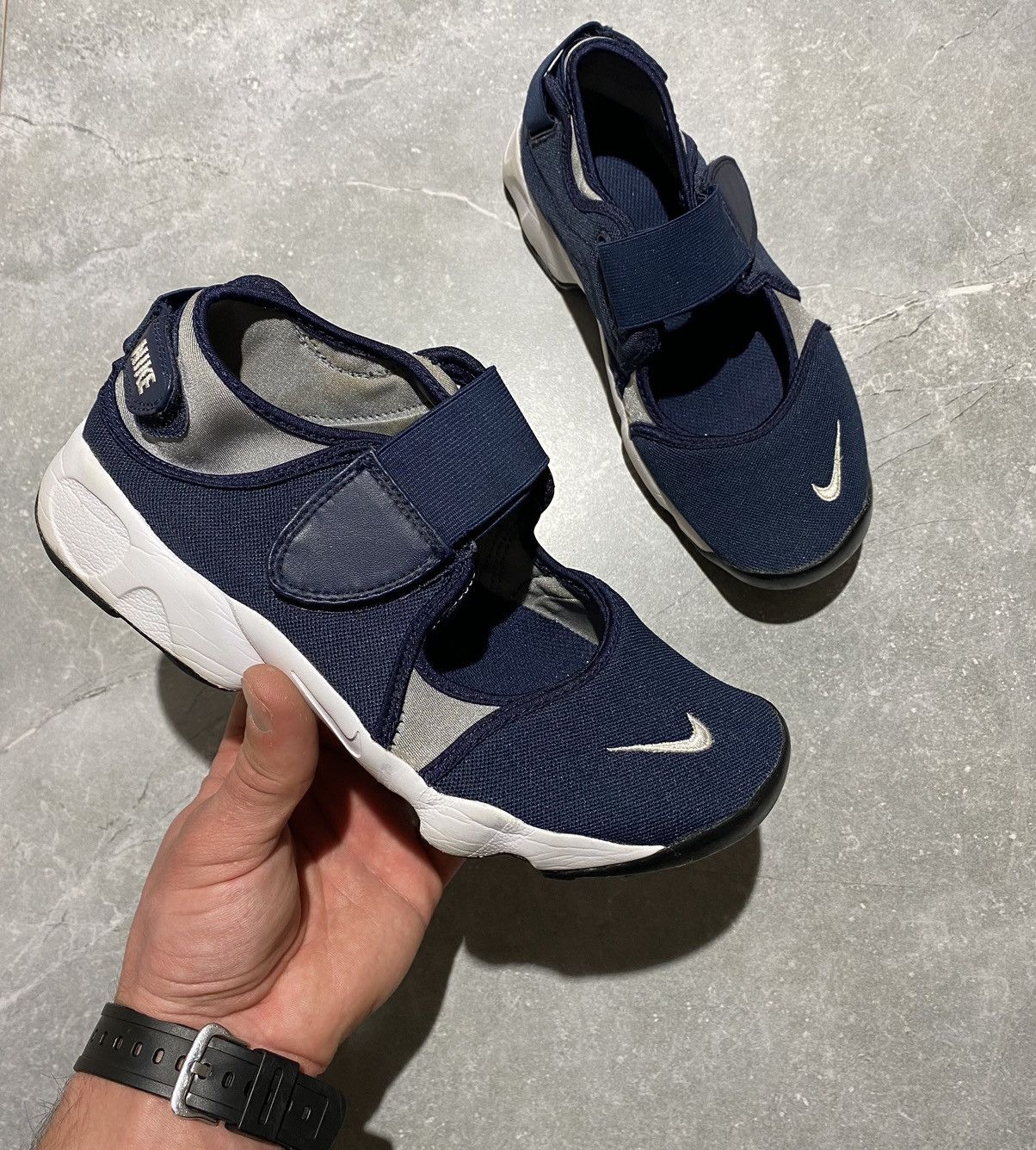 nike air rift navy