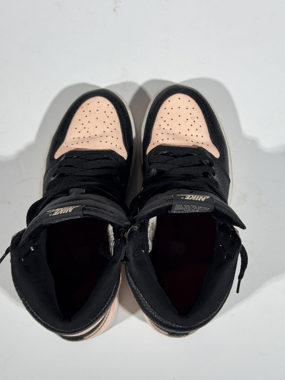 Jordan Brand × Nike Jordan 1 Retro High Black Crimson Tint Size US 8 / EU 41 - 10 Thumbnail