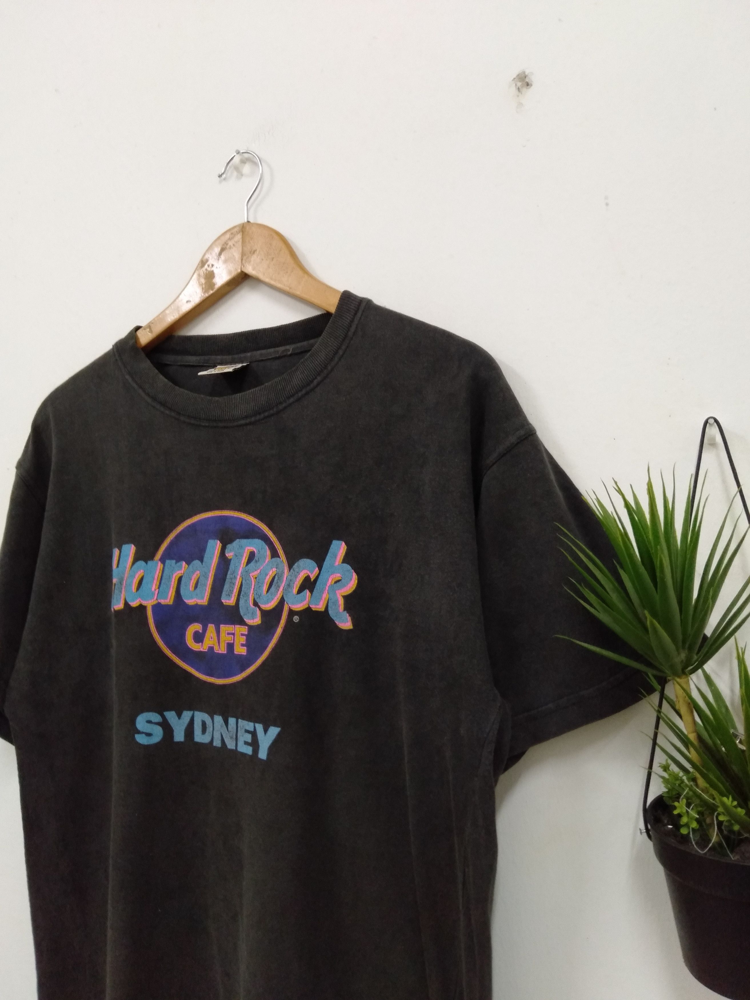 Band Tees × Hard Rock Cafe × Vintage Vintage 90s Hard Rock Cafe Sydney Promo tee shirt rare Size US S / EU 44-46 / 1 - 5 Thumbnail