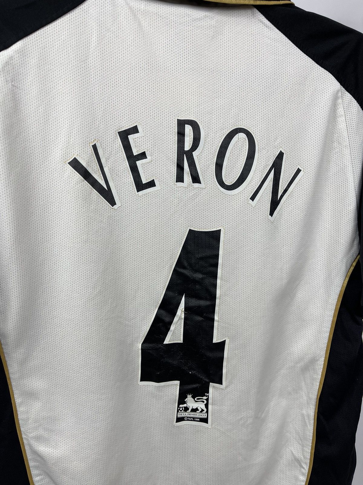 Umbro Manchester United Away football shirt 2001 #4 Veron Jersey S Size US S / EU 44-46 / 1 - 3 Thumbnail