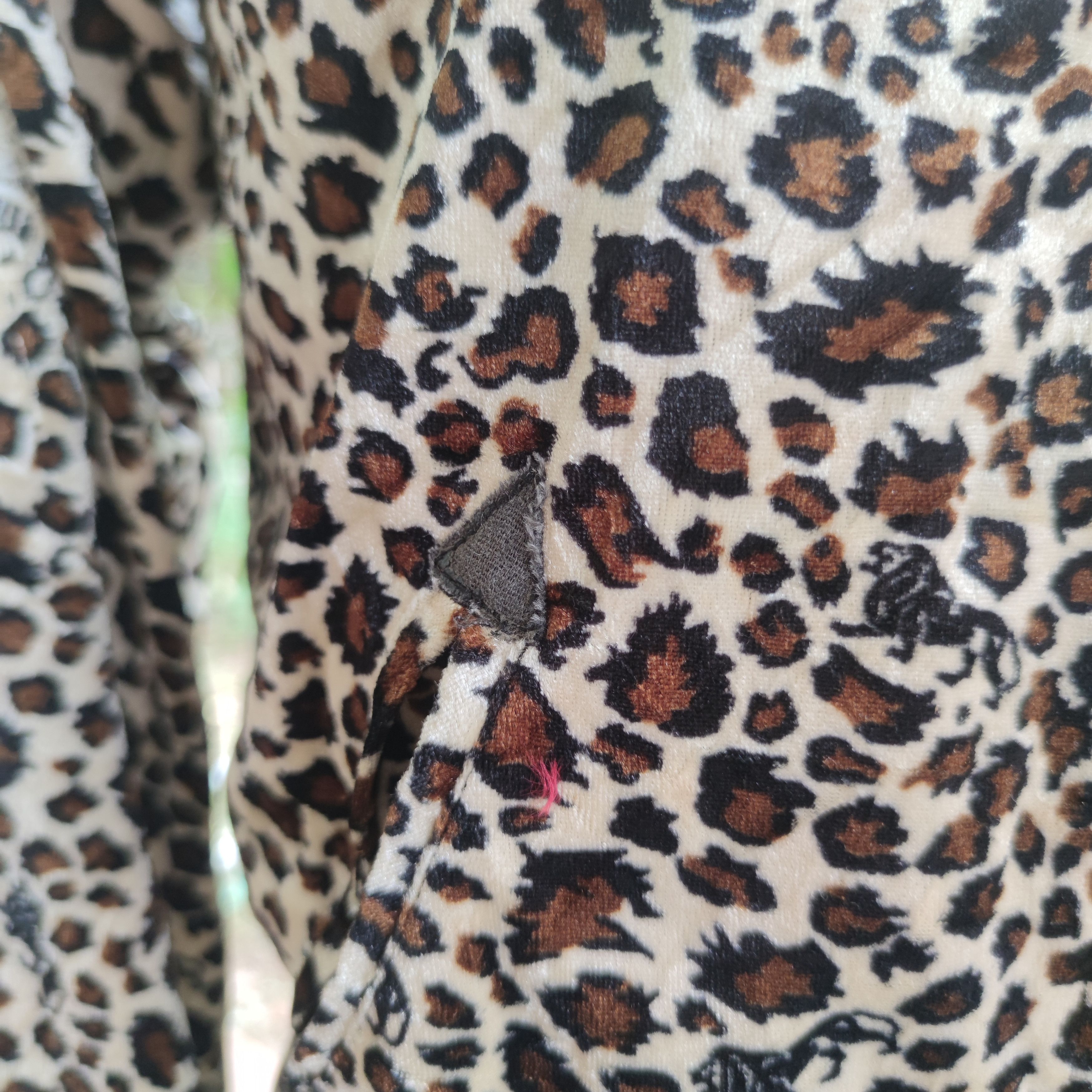 Lonsdale LONSDALE LONDON LEOPARD SUKAJAN DRAGON SIZE L FITS S-M Size US L / EU 52-54 / 3 - 15 Thumbnail