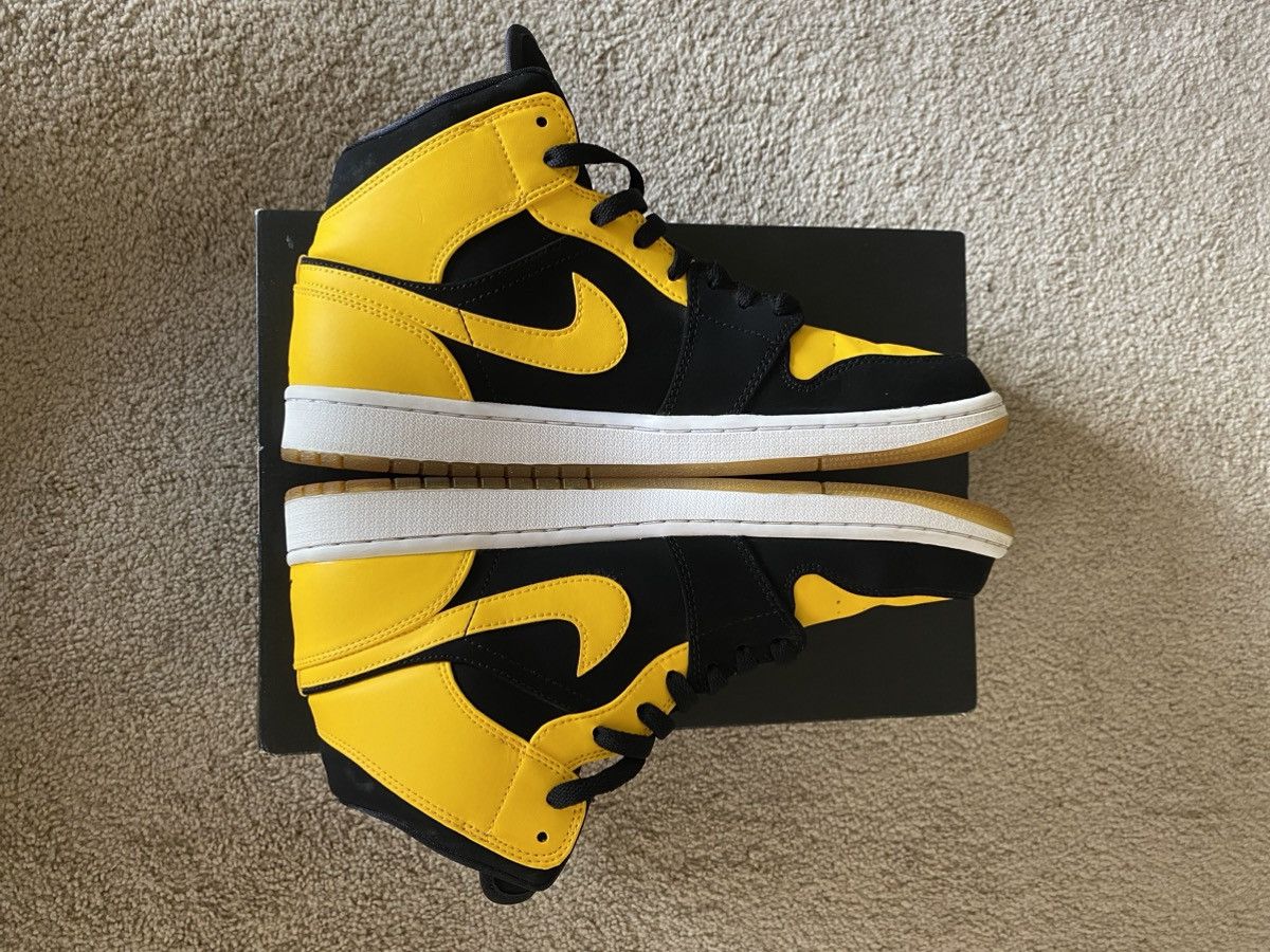 Jordan Brand Jordan 1 Retro Mid New Love 2017 Size 10 Size US 10 / EU 43 - 9 Thumbnail