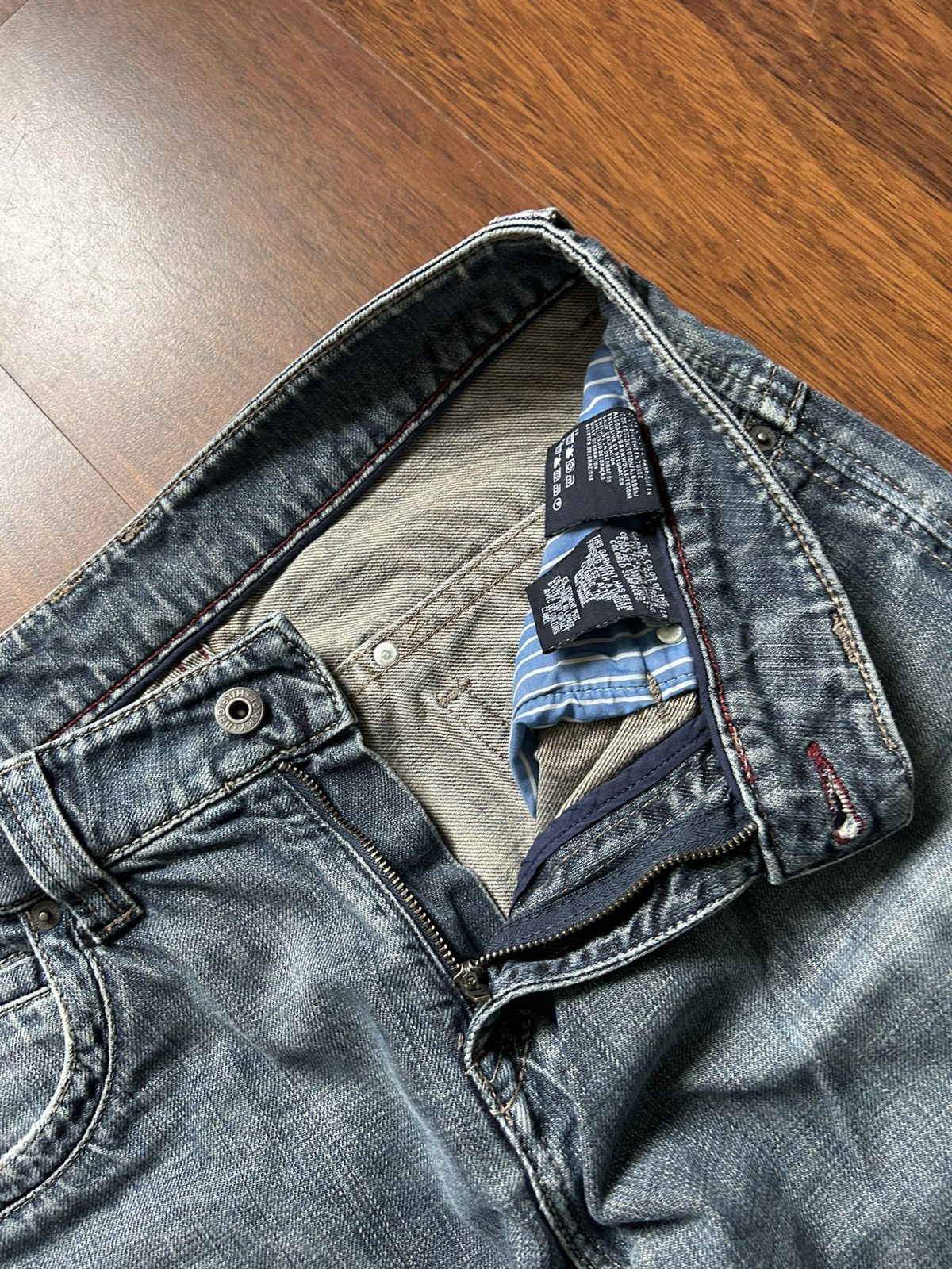 Tommy Hilfiger Vintage Tommy Hilfiger Faded Jeans Y2K 90s Distressed Sz 31 Size US 31 - 8 Thumbnail