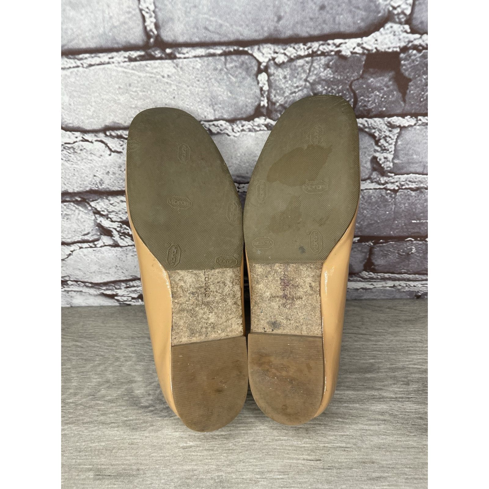 Other LARROUDE Vibram Nude Patent Leather Mary Jane Flats Shoes Wo Size US 5 / IT 35 - 12 Thumbnail