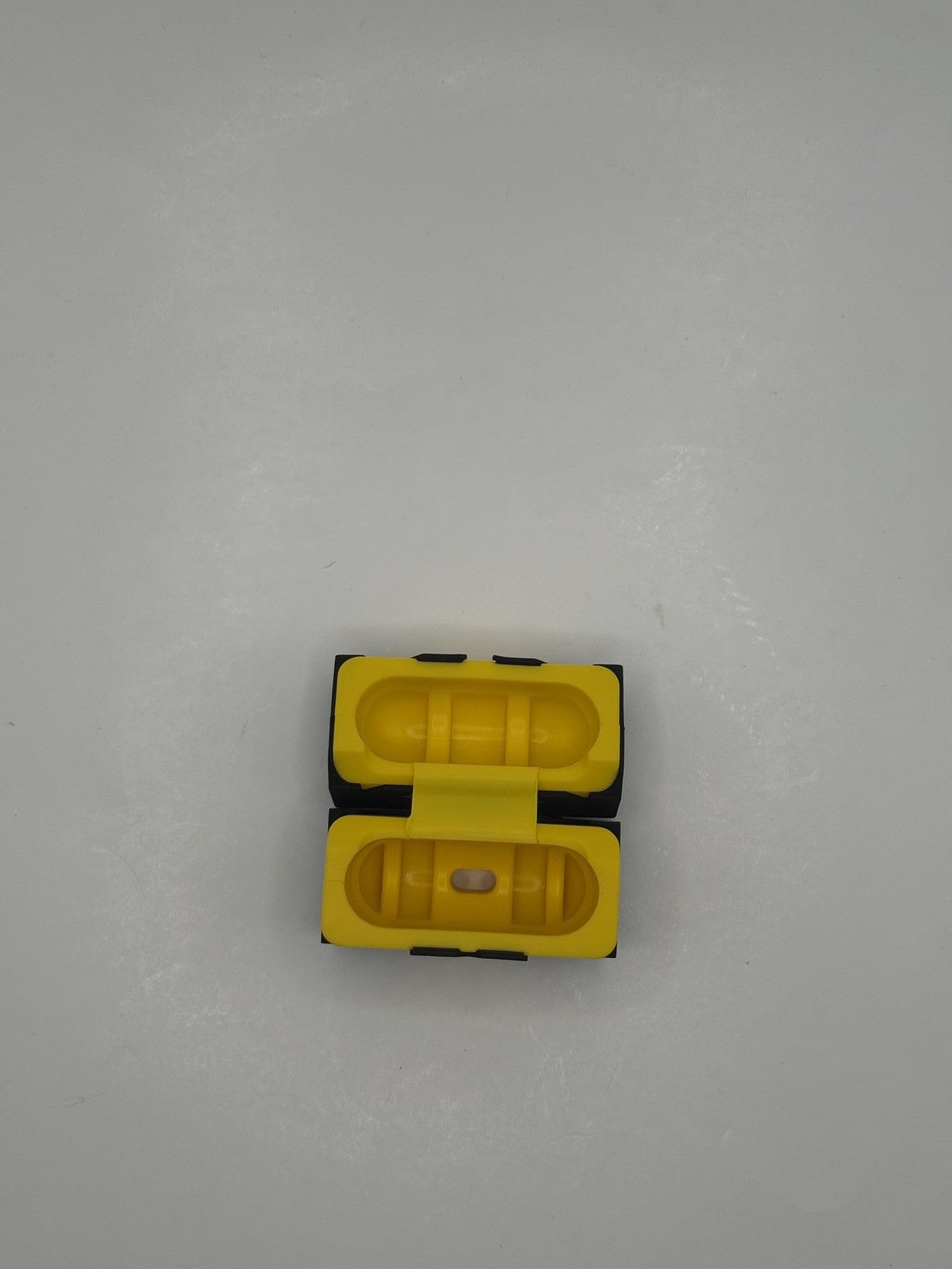 Off-White Off-White Arrow Yellow Airpod Case Size ONE SIZE - 4 Thumbnail