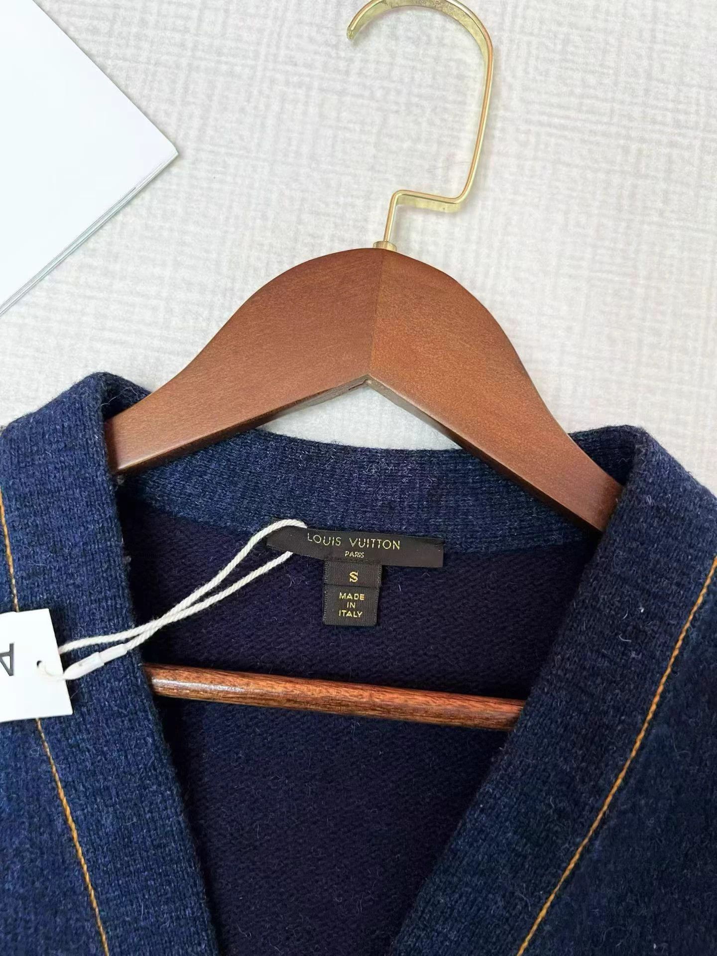 Louis Vuitton Louis Vuitton small logo wool coat size S Size S / US 4 / IT 40 - 4 Thumbnail