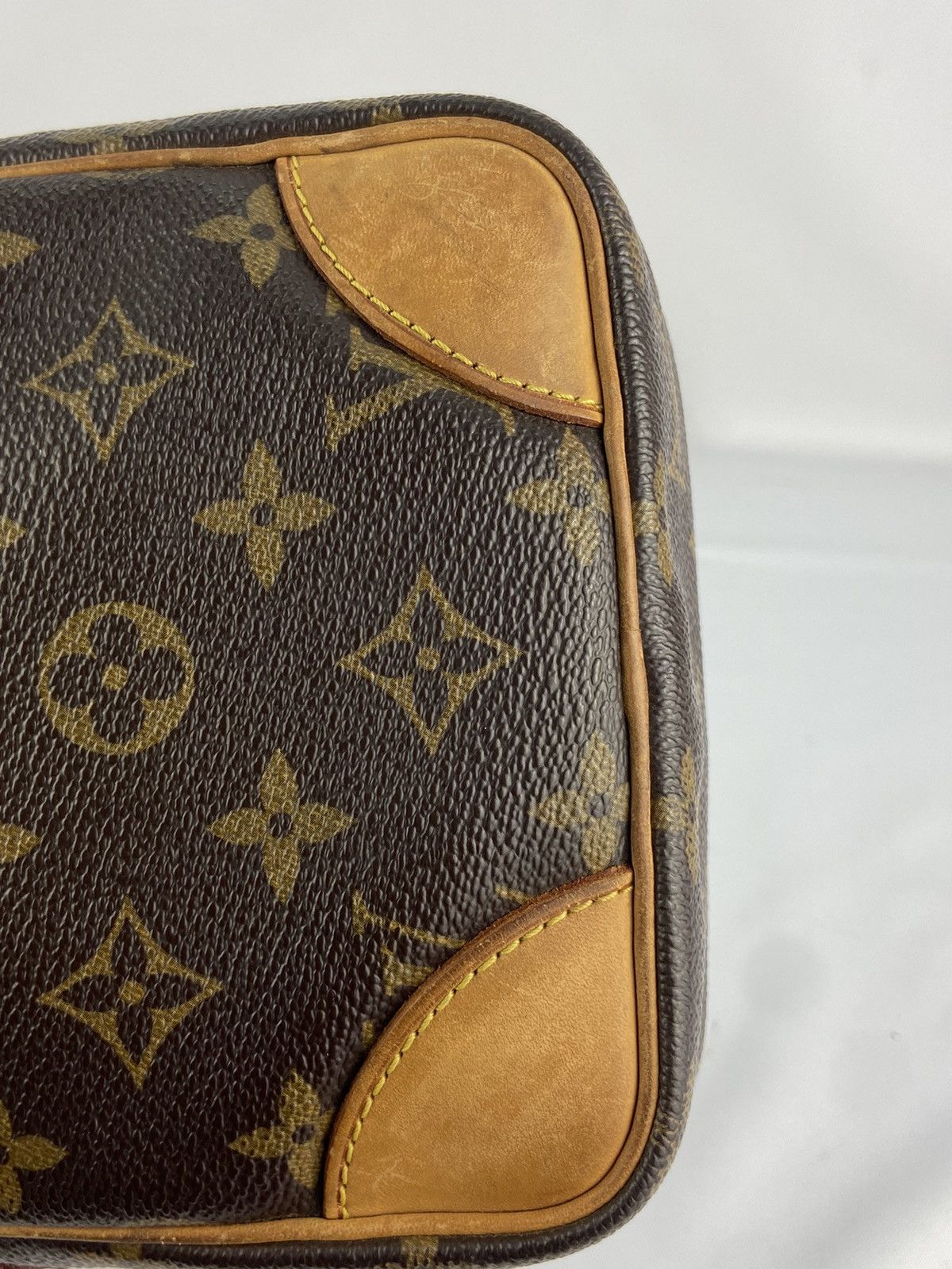 Louis Vuitton Aithentic Louis Vuitton monogram Danube crossbody Size ONE SIZE - 9 Thumbnail