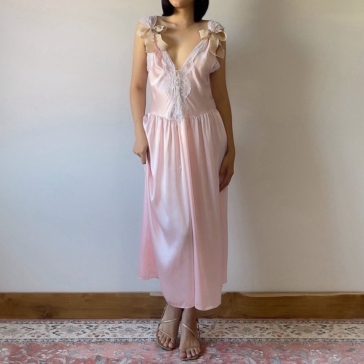 Vintage Cinema Etoile 1980s Pink Satin & Lace Nightgown (S) Size S / US 4 / IT 40 - 4 Thumbnail