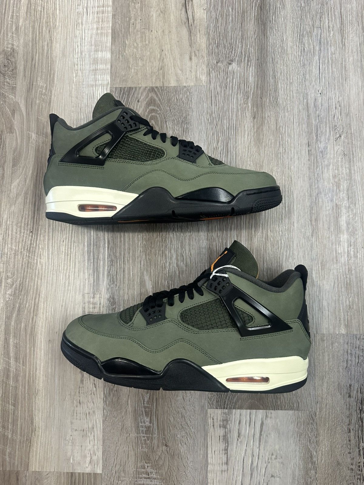 Jordan Brand × Undefeated Jordan 4 Undefeated Size US 13 / EU 46 - 2 Thumbnail