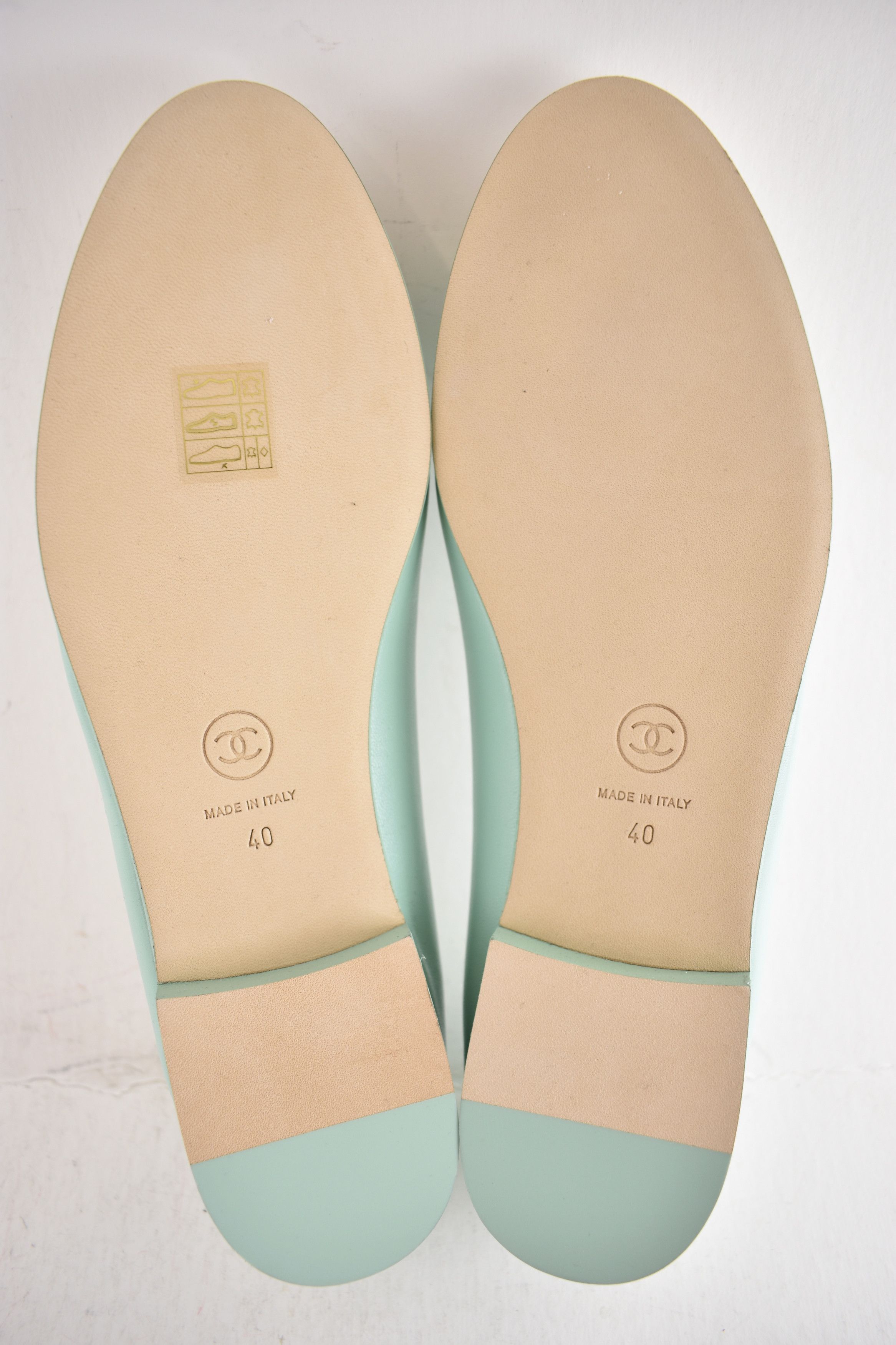 Chanel 26S White Lambskin Leather CC Logo Ballet Ballerina Flat 40 Size US 10 / IT 40 - 22 Thumbnail