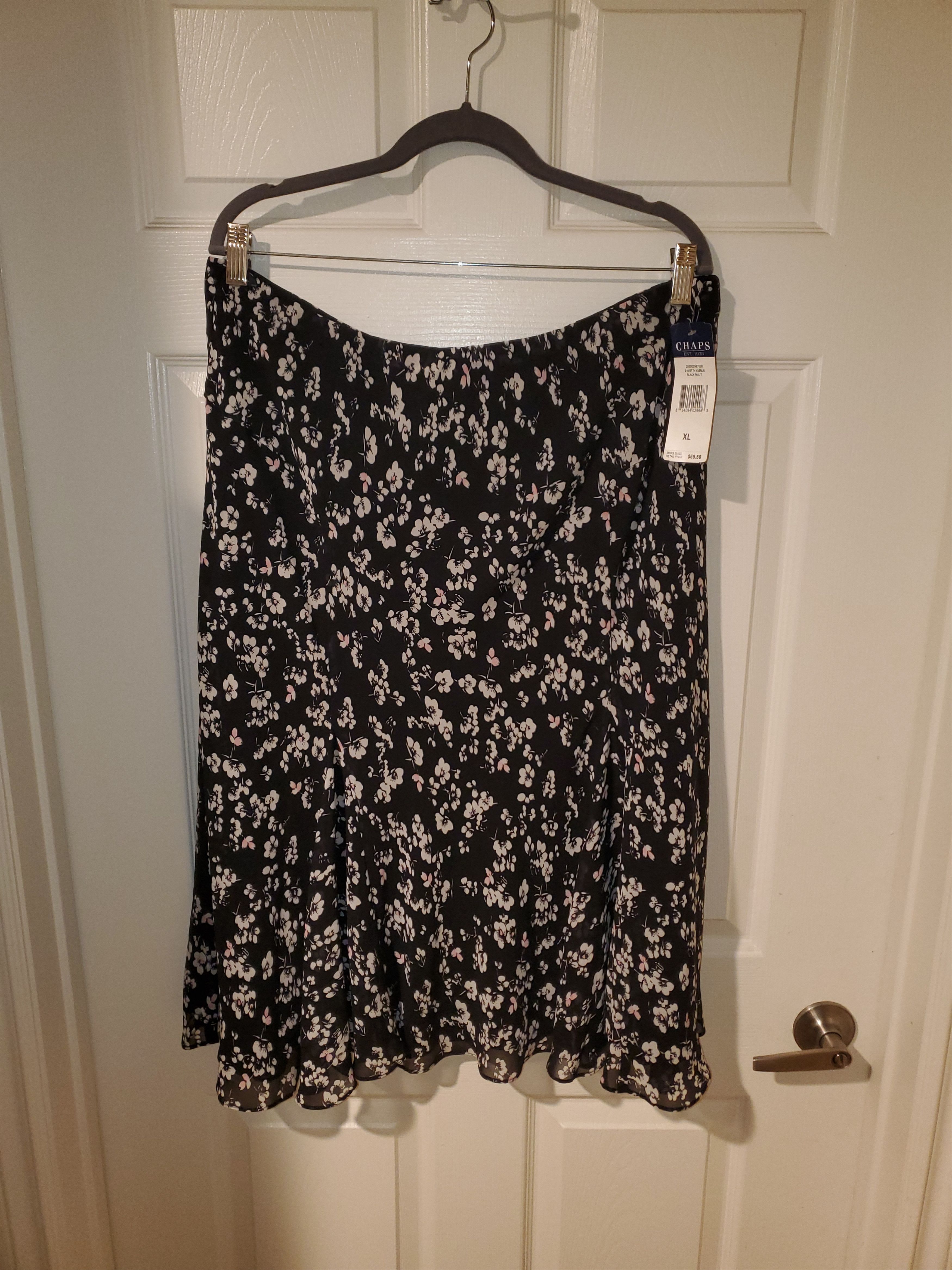 Chaps *NWT* Chaps black white & pink floral skirt (xl) Size 34" / US 12 / IT 48 - 1 Thumbnail