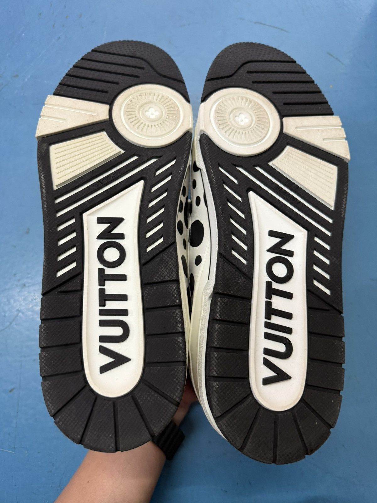 Louis Vuitton LOUIS VUITTON X YAYOI SNEAKERS Size US 12 / EU 45 - 5 Thumbnail