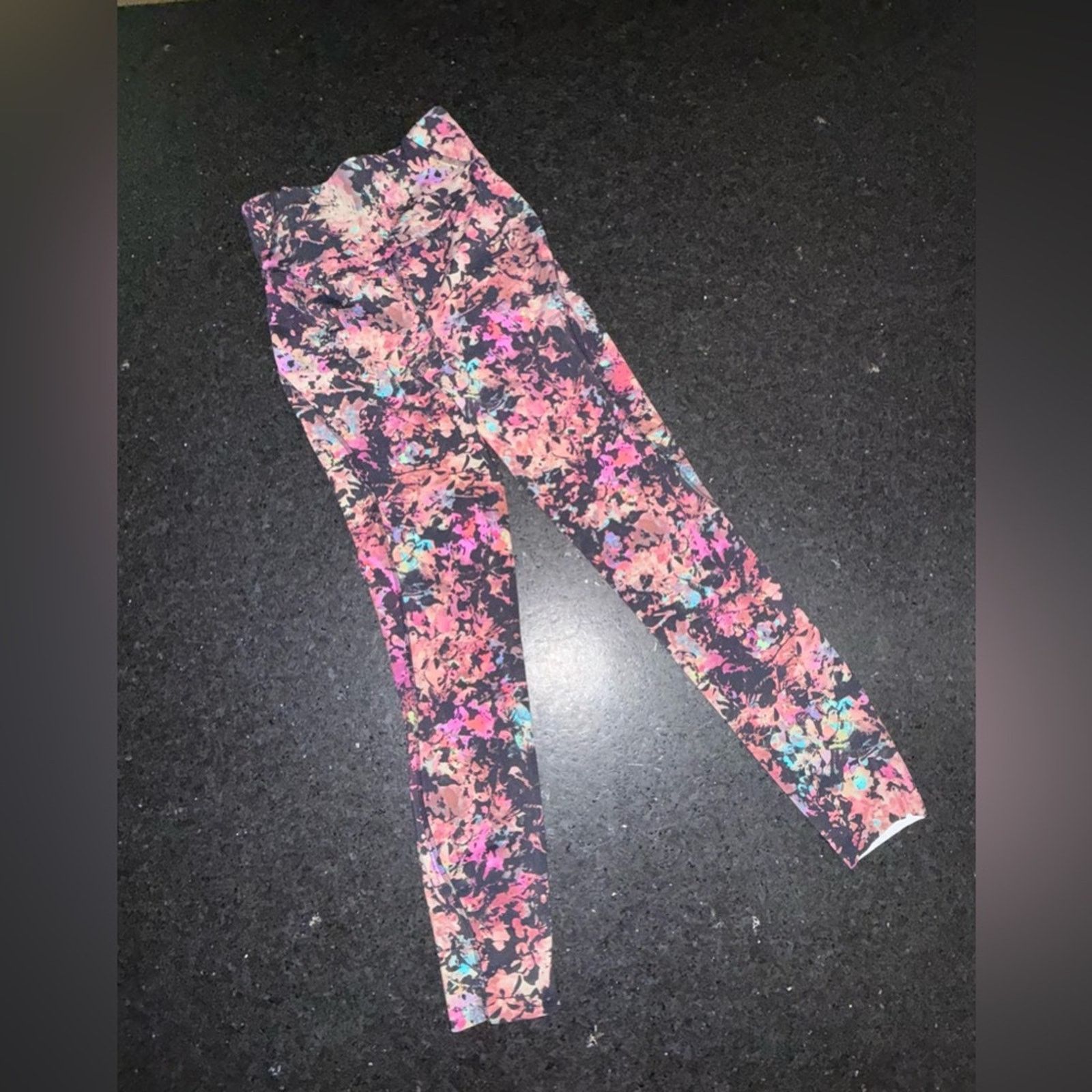 Lululemon LULULEMON Base Pace Crop 25” Stencil Blossom Red Multi SZ 2 Size 26" / US 2 / IT 38 - 4 Thumbnail