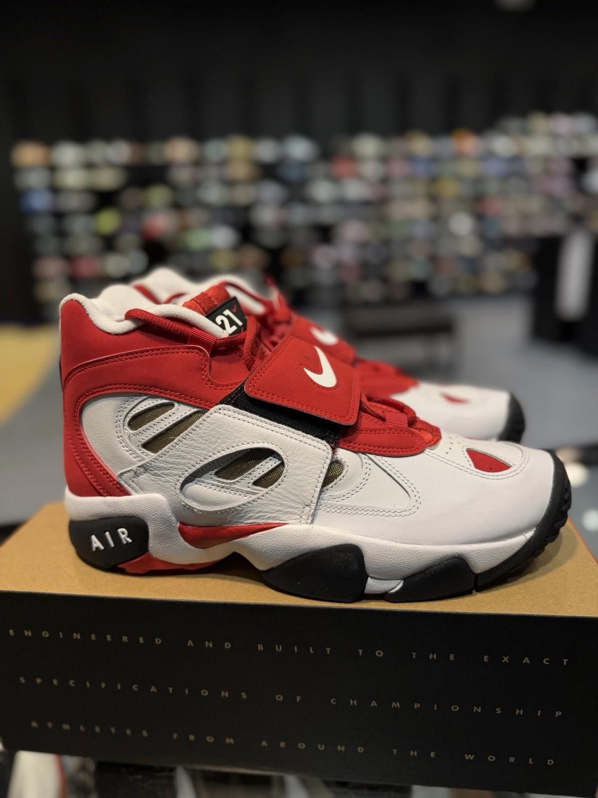 Nike Nike Air Diamond Turf II Reverse Prime Red Size 10.5 NEW Size US 10.5 / EU 43-44 - 2 Thumbnail