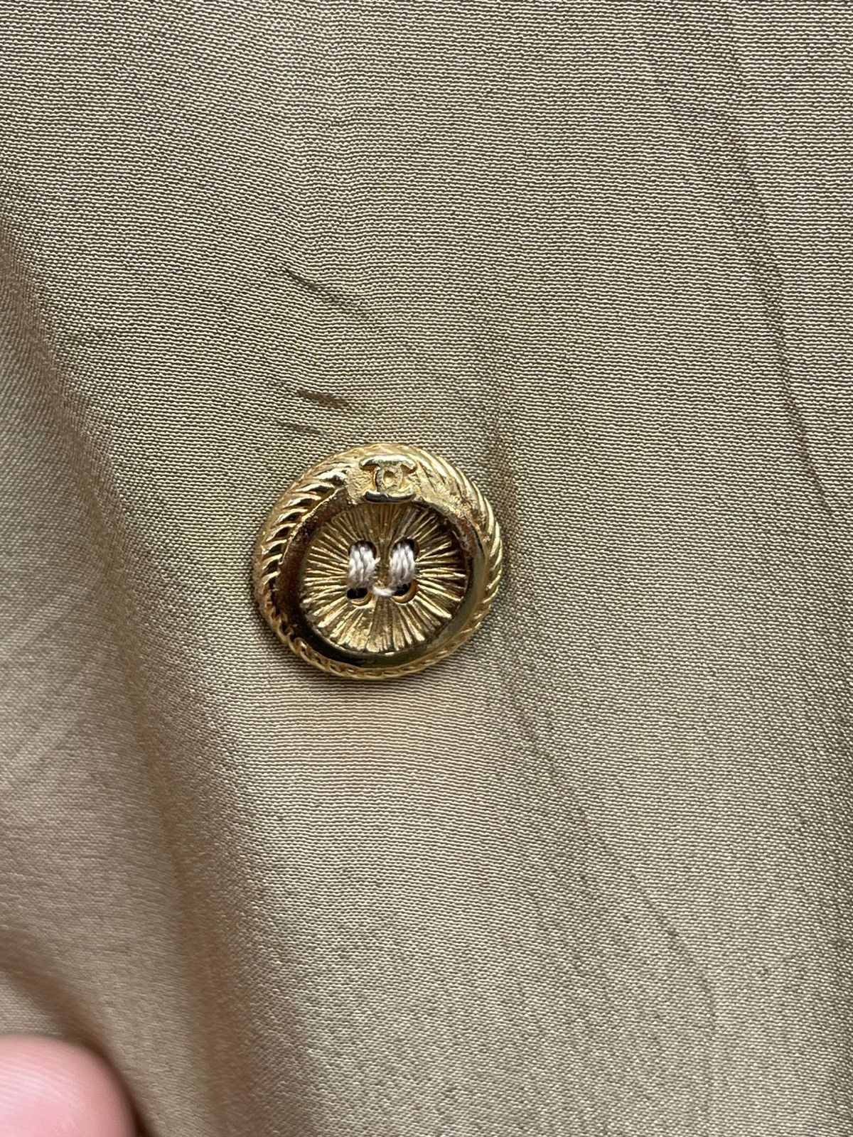 Chanel Vintage Chanel Double Gold Button Rayon Shirt Size M / US 6-8 / IT 42-44 - 6 Thumbnail