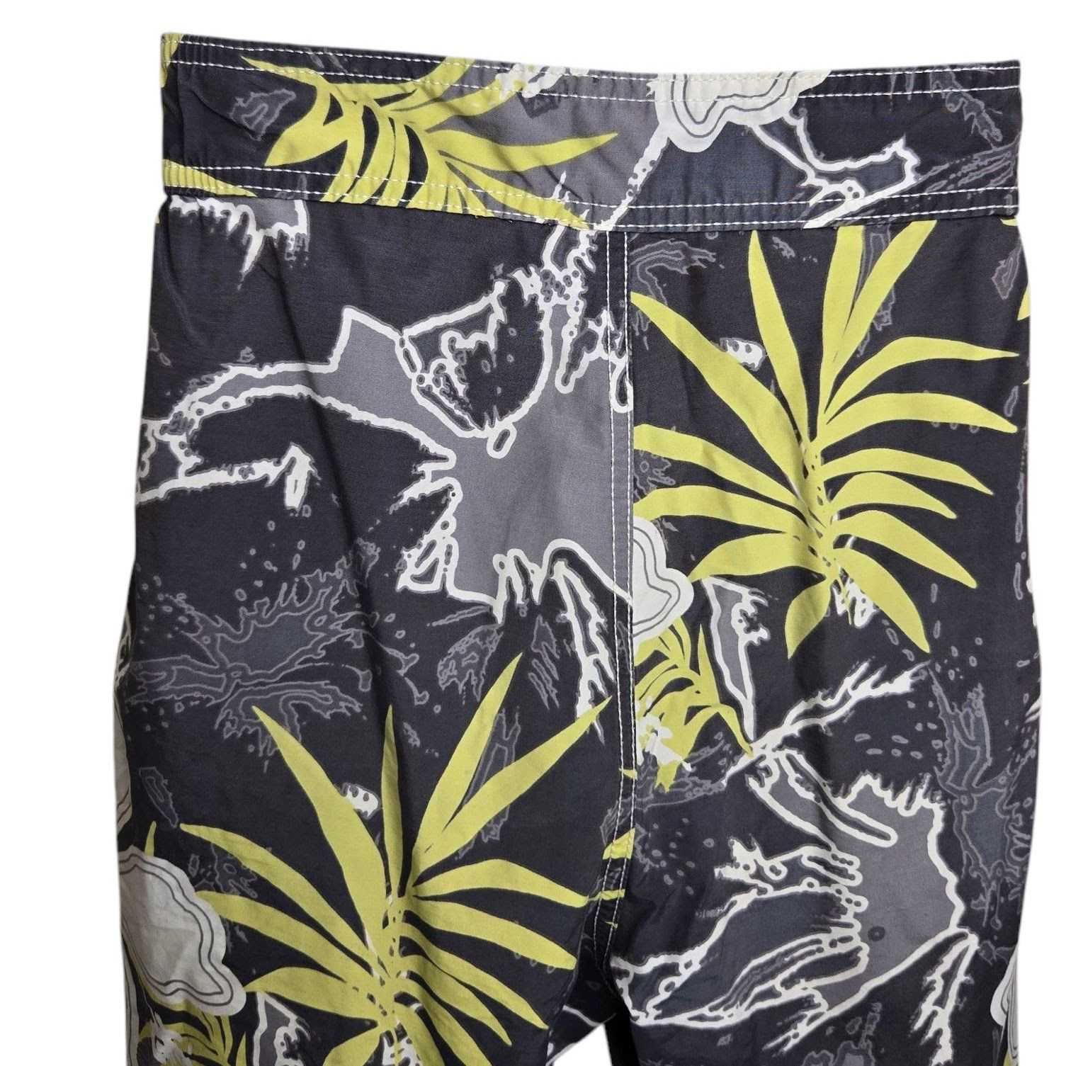 Tommy Bahama Tommy Bahama Relax Mens Swim Trunks Medium Tropical Print Size US 34 / EU 50 - 7 Thumbnail