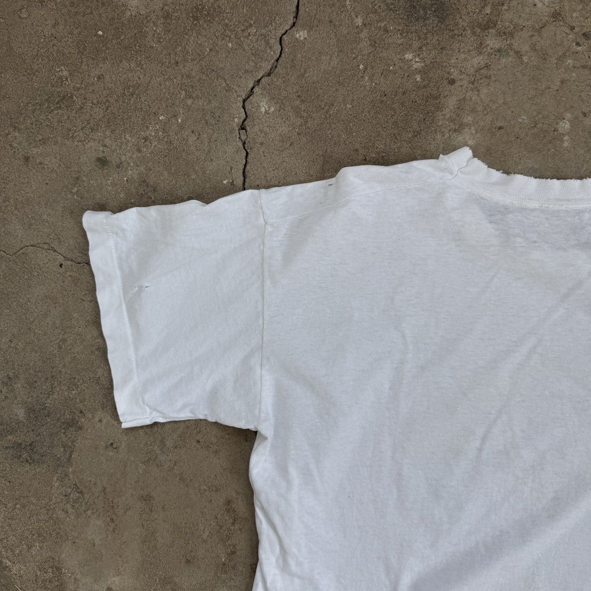 20471120 Vintage United Arab Emirates Distressed T-Shirt Size US L / EU 52-54 / 3 - 8 Thumbnail