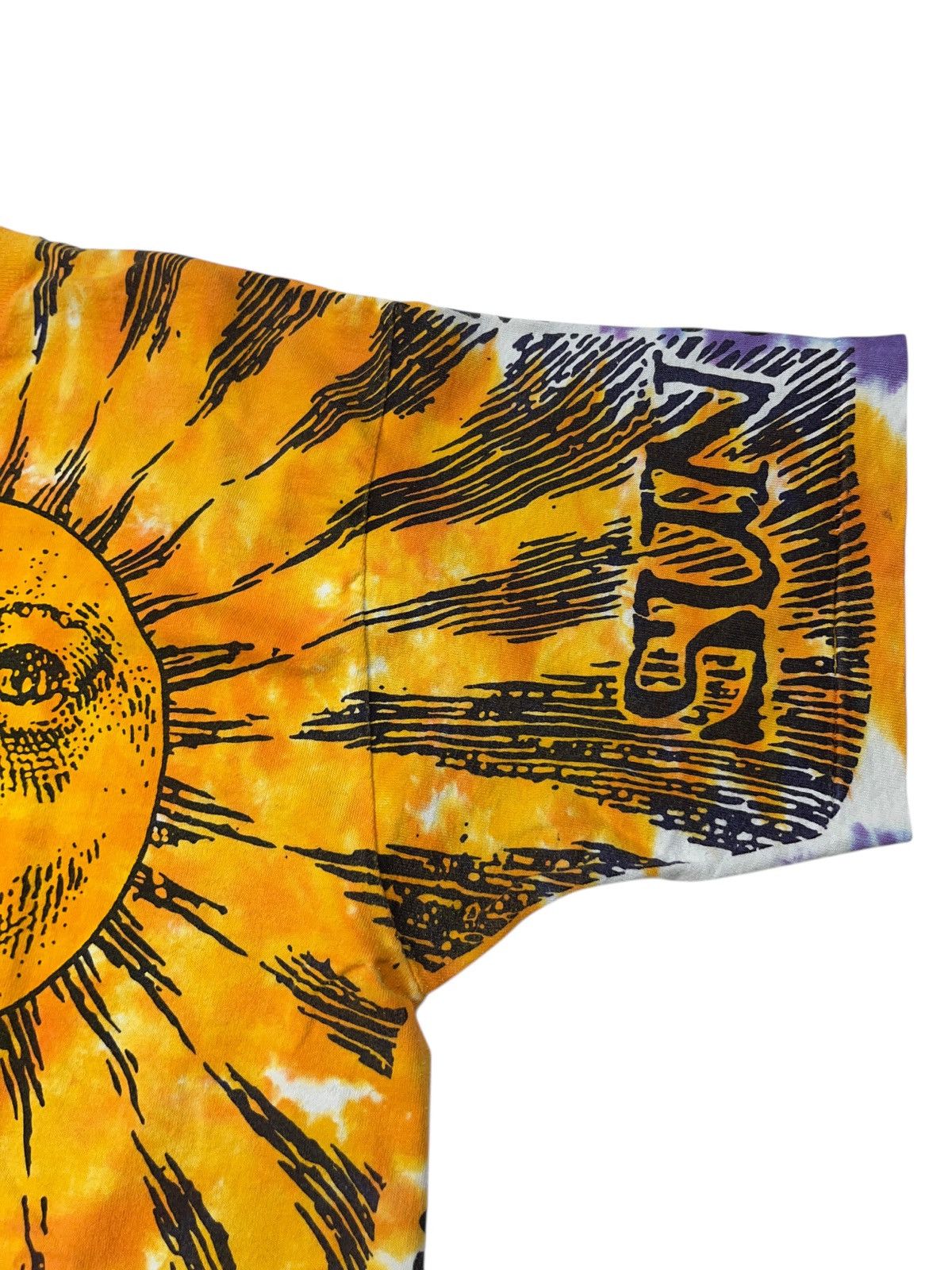Liquid Blue Vintage 1992 Liquid Blue Sun/Moon All Over Print T-shirt Size US XL / EU 56 / 4 - 5 Thumbnail