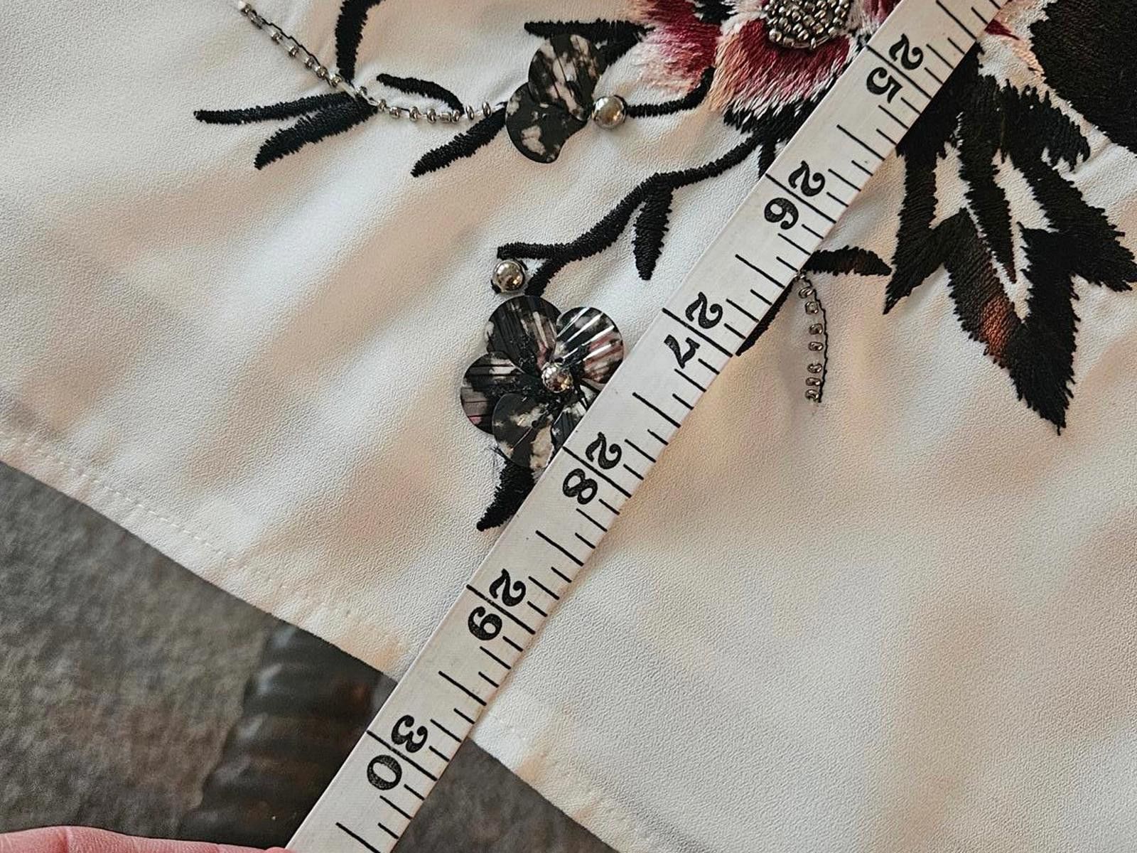 Designer WHBM White Floral Embroidered and Beaded Tunic Top Size L / US 10 / IT 46 - 6 Thumbnail