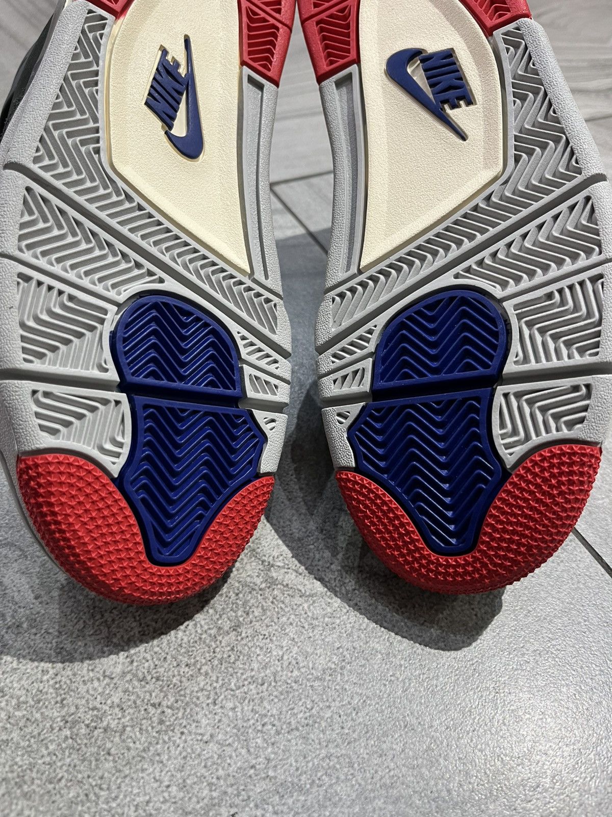 Jordan Brand × Nike Air Jordan 4 Rare Air Size US 7 / EU 40 - 7 Thumbnail