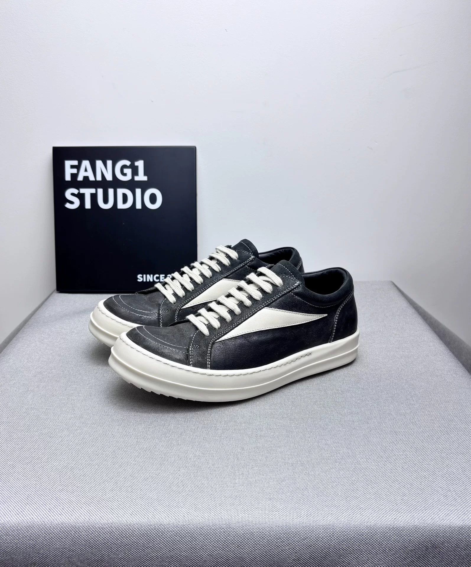 Rick Owens Rick Owens Leather Black Lowtop Sneakers 6.5 Men Size US 6.5 / EU 39-40 - 1 Thumbnail