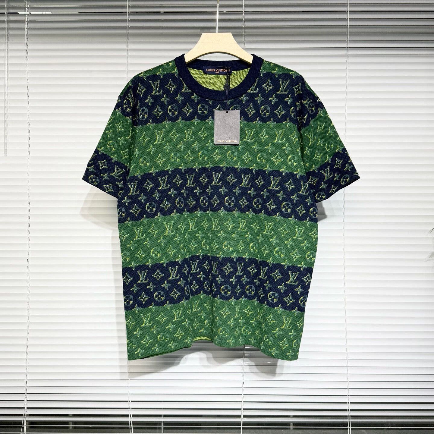 Louis Vuitton lv knitted short sleeve t-shirt in green Size US L / EU 52-54 / 3 - 1 Thumbnail