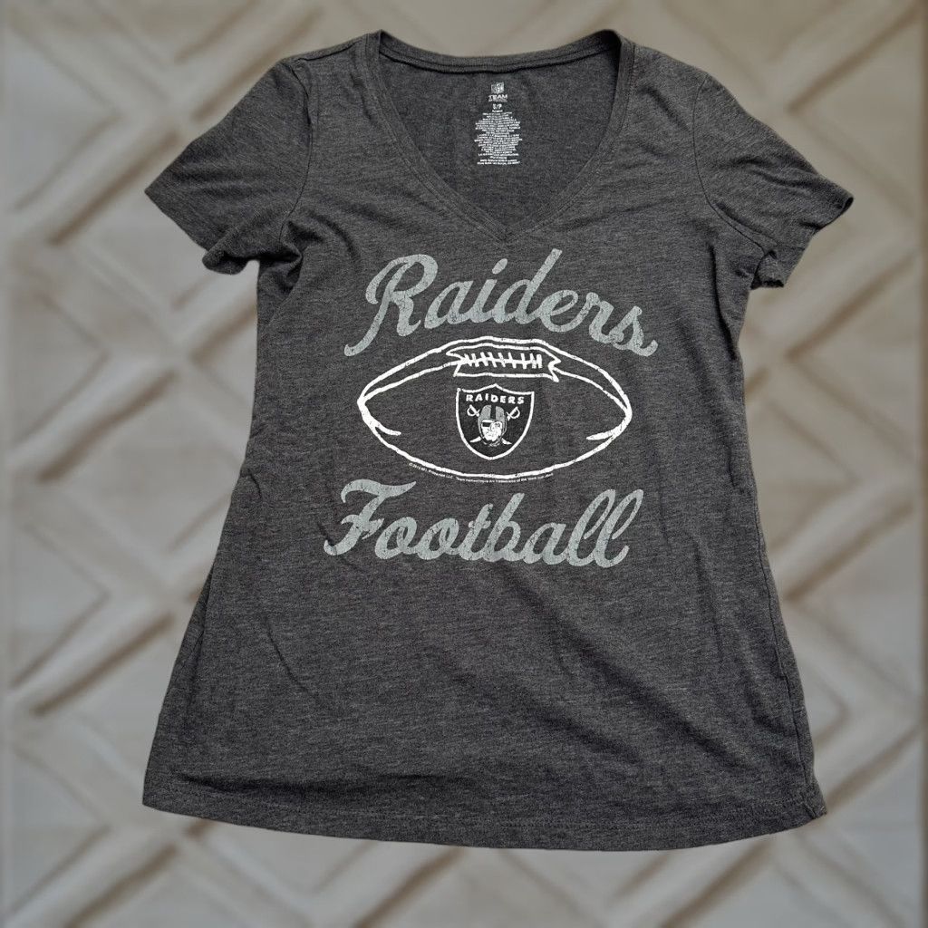NFL NFL Team Apparel Raiders T-Shirt Womens Small Dark Gray V-Neck Graphic Size S / US 4 / IT 40 - 1 Thumbnail
