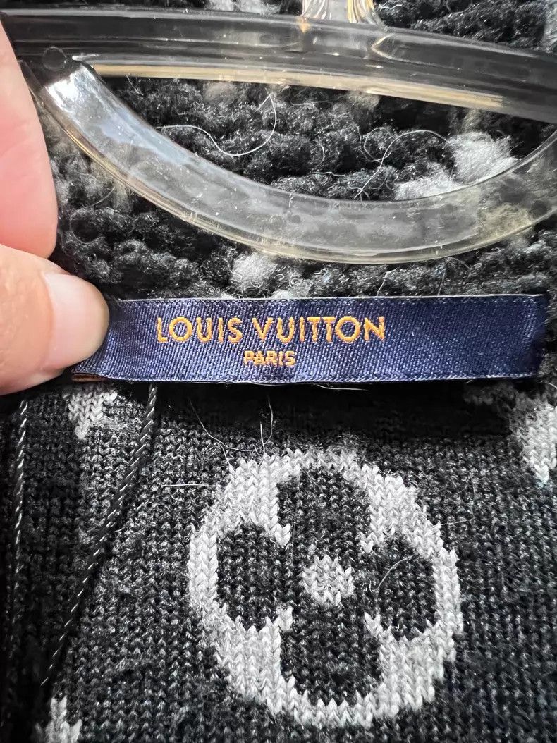 Louis Vuitton Louis Vuitton Black full logo lambswool jacket Size US L / EU 52-54 / 3 - 3 Thumbnail