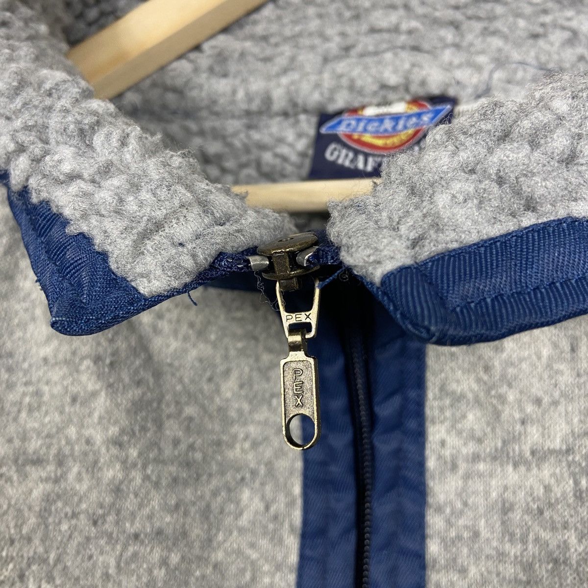 Vintage Vintage 90s Dickies Grafter Beaver Nylon Fleece Pullover Size US XXL / EU 58 / 5 - 6 Thumbnail