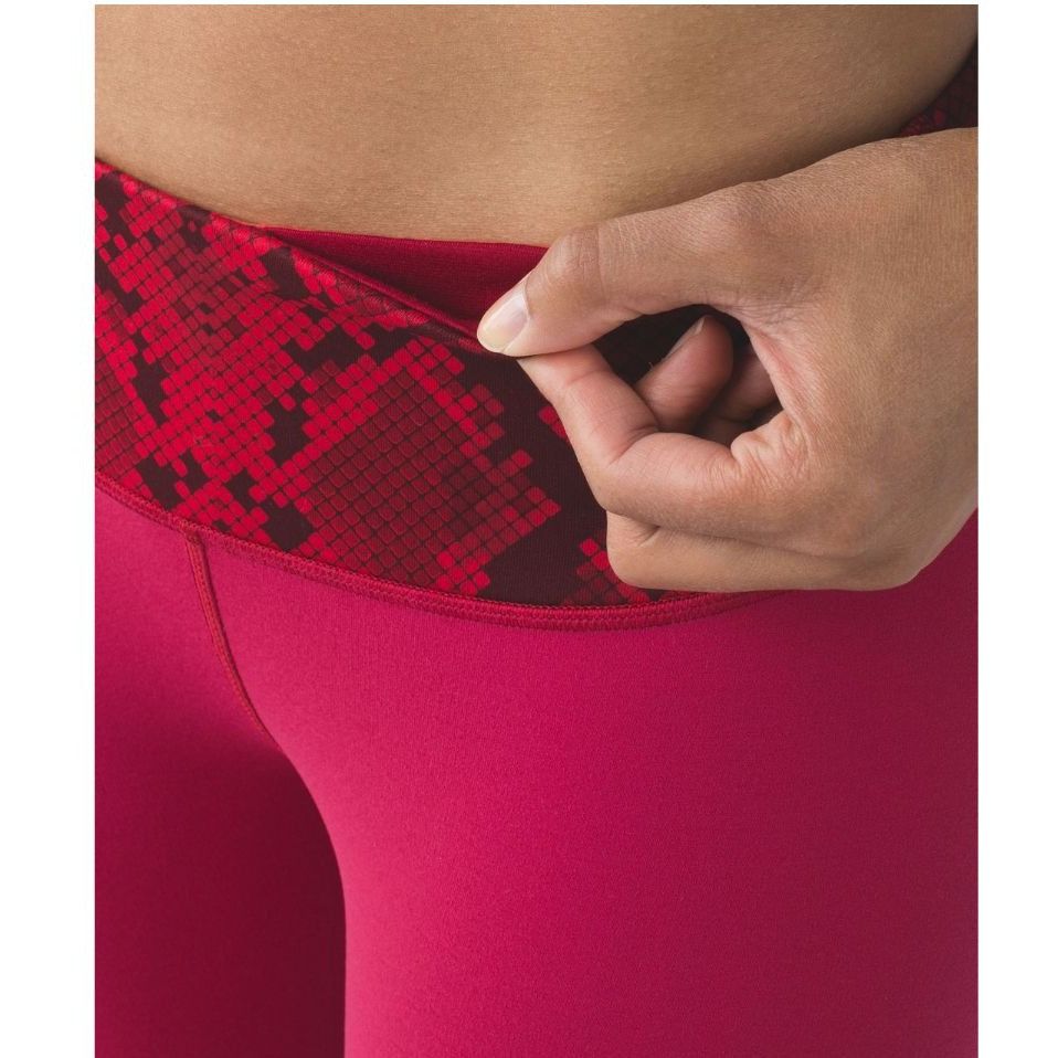 Lululemon Lululemon Wunder Under Pant III (Reversible) Cranberry/Alarm Size 28" / US 6 / IT 42 - 10 Thumbnail